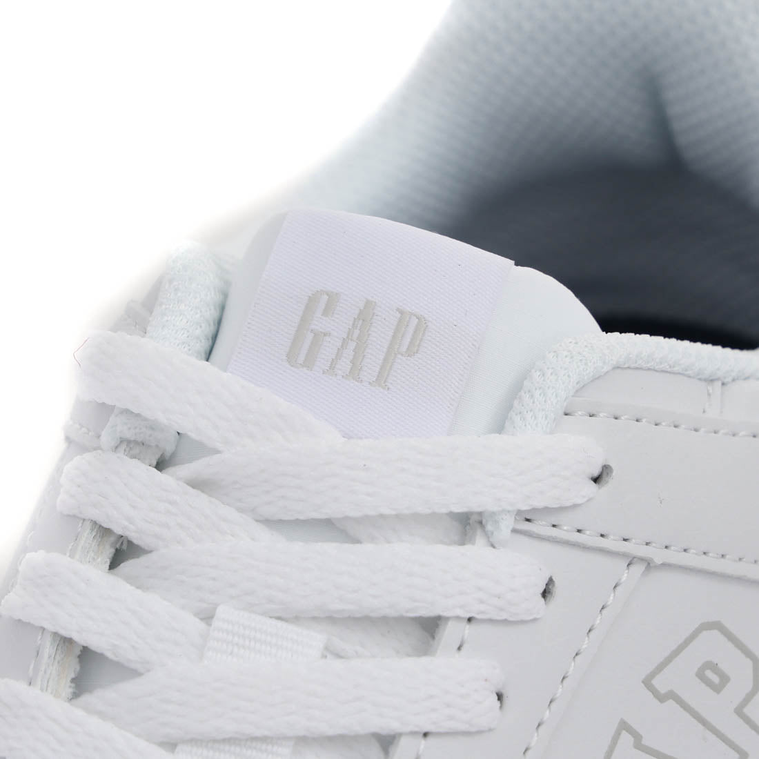 ギャップ GAP レディース スニーカー GPU52504 ローカット コートシューズ 厚底 軽量 通学 通勤 おしゃれ シンプル （ホワイト） ホワイト