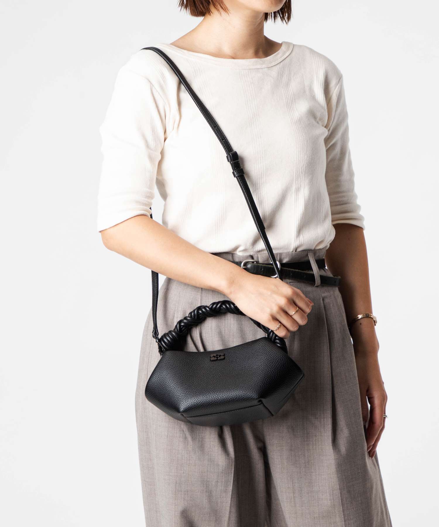 ガニー GANNI ガニー GANNI Grained Mini Ganni Bou Bag Grained グレイン ミニ ガニー ボウ バッグ A6961 5894 ハンドバッグ ショルダーバッグ （BLACK/ブラック） BLACK/ブラック