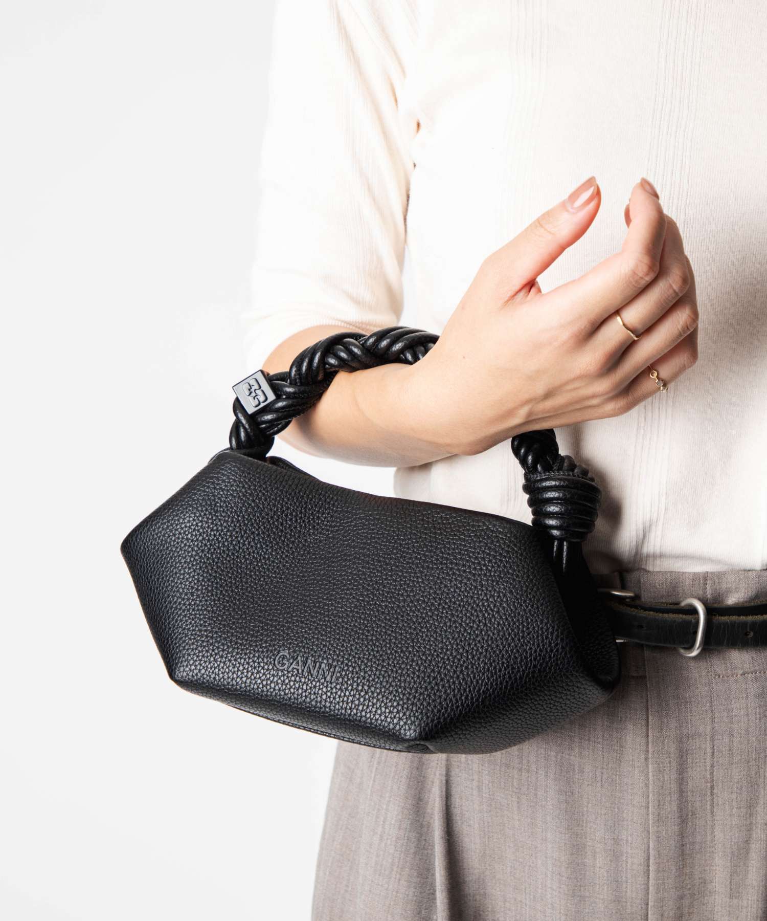 ガニー GANNI ガニー GANNI Grained Mini Ganni Bou Bag Grained グレイン ミニ ガニー ボウ バッグ A6961 5894 ハンドバッグ ショルダーバッグ （BLACK/ブラック） BLACK/ブラック