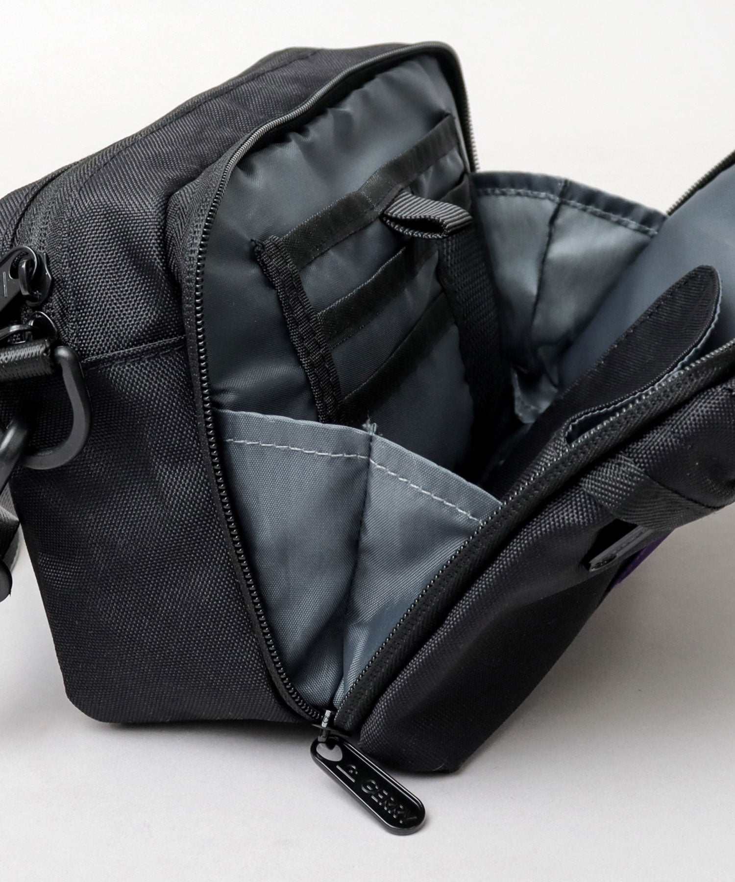 ジェリー GERRY 撥水加工 リサイクルポリエステル REPREVE マルチポケット 横型 ミニショルダーバッグ 旅行