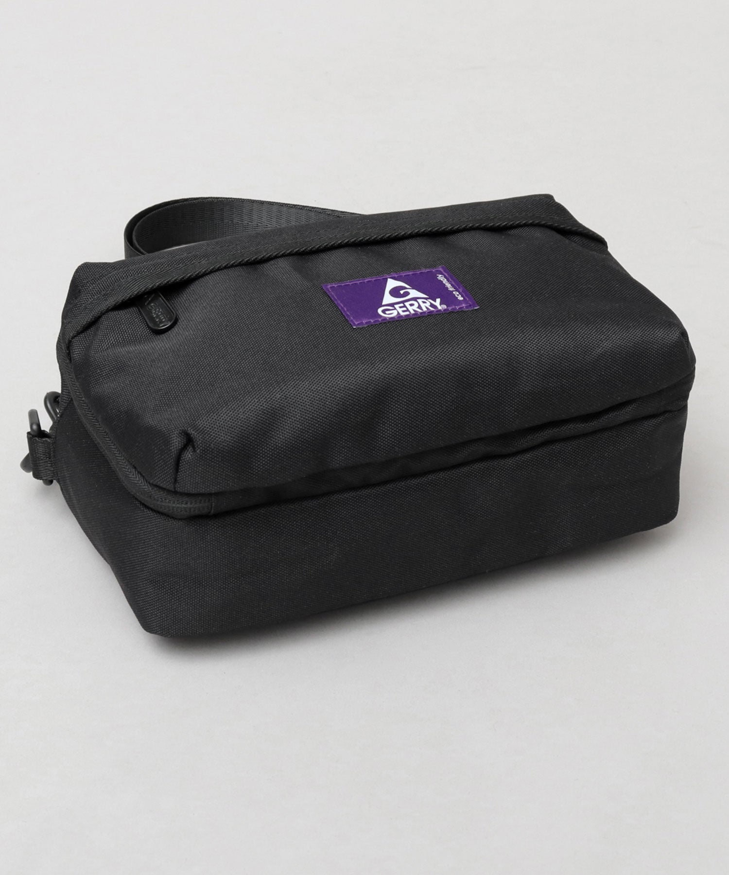 ジェリー GERRY 撥水加工 リサイクルポリエステル REPREVE マルチポケット 横型 ミニショルダーバッグ 旅行