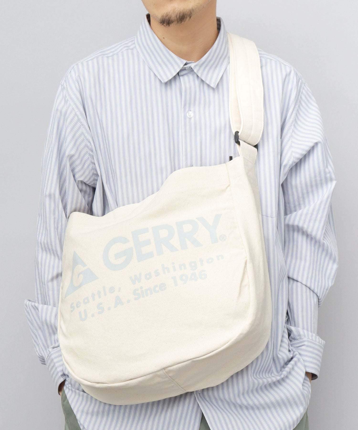 GERRY 肩背包男包黑色大容量大號斜背包