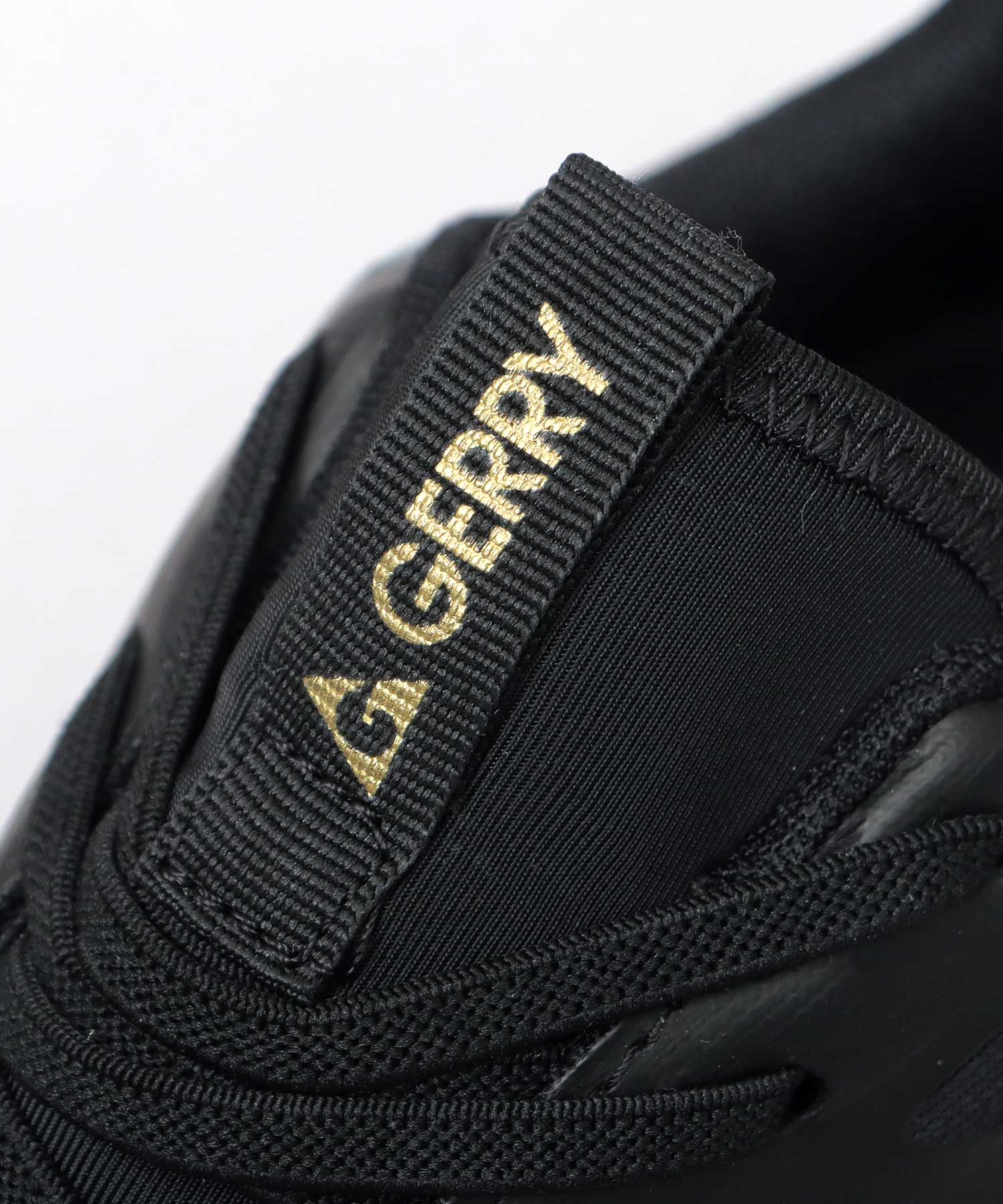 ジェリー GERRY 軽量 厚底 スリップイン ニット ゴム紐 スニーカー （ブラック） ブラック