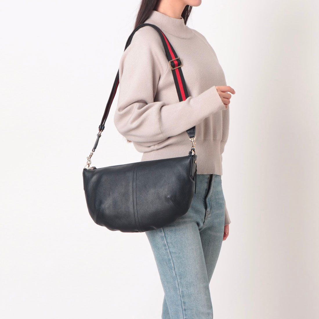 ジェニュインレザー Genuine Leather ムーン本革ショルダーバッグ （CHOCO） CHOCO