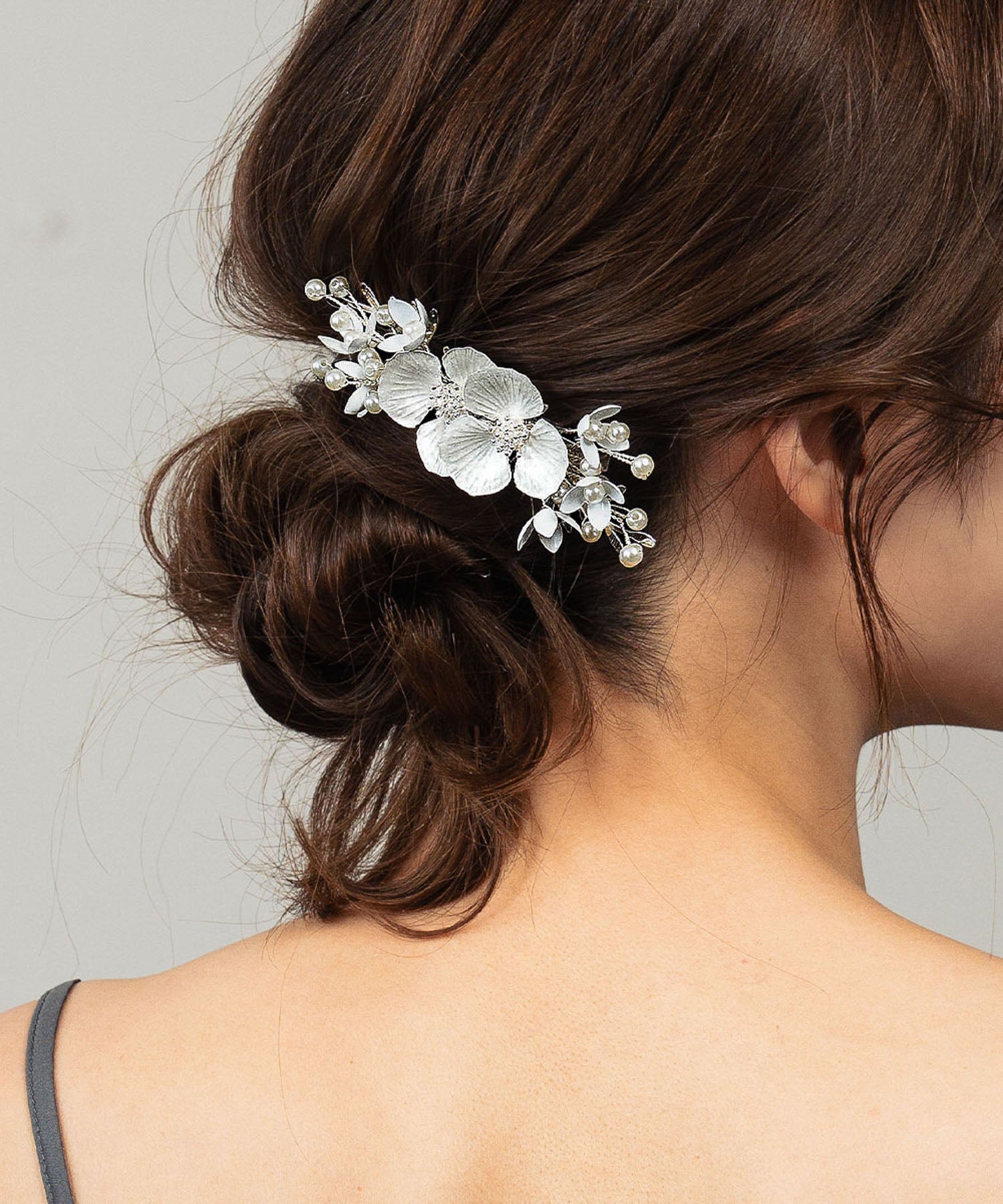 ガール GIRL フェイクパール×ラインストーン フラワーヘアバレッタ 大きめ フォーマル ヘアアクセサリー 結婚式（シルバー） シルバー