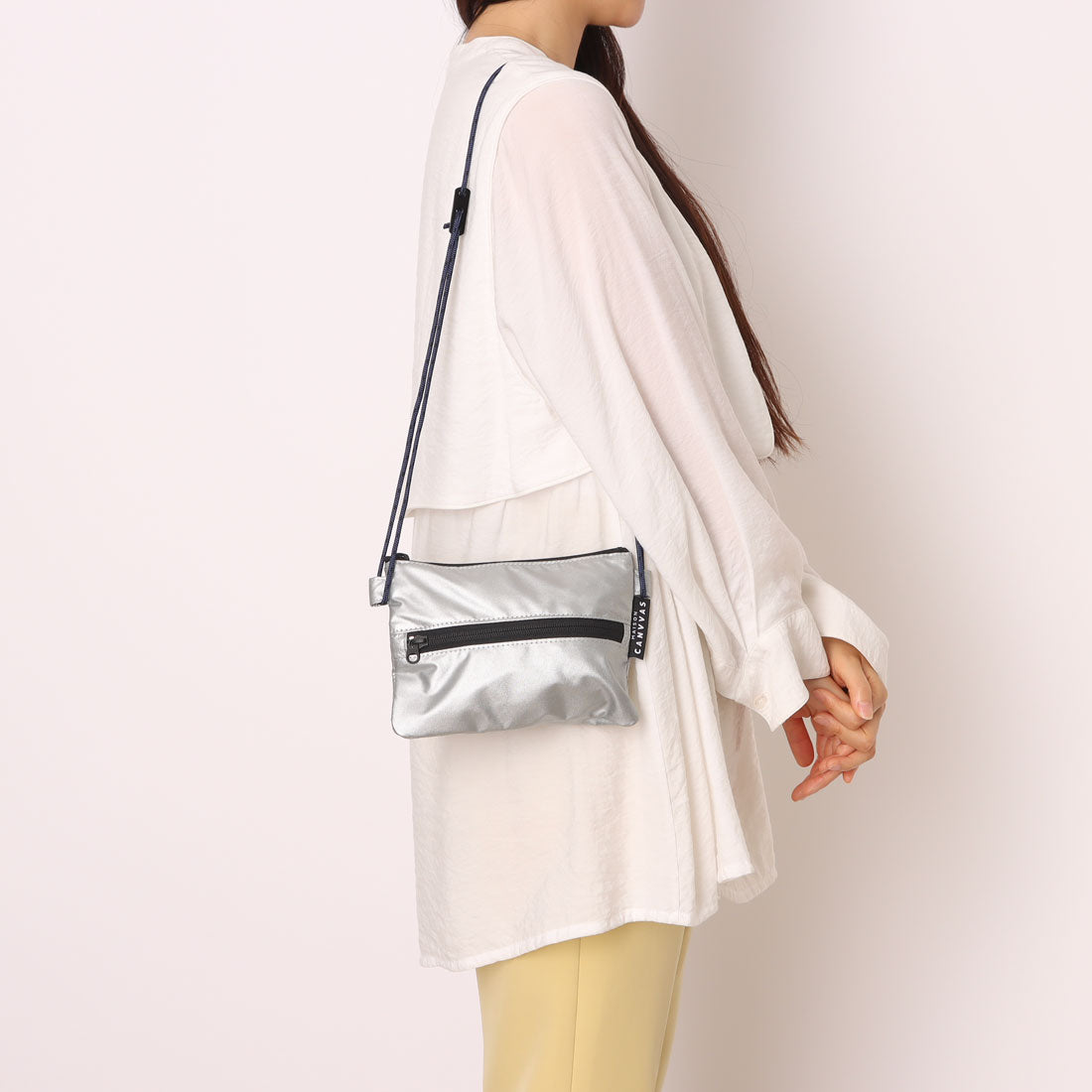 メゾンキャンバス MAISON CANVVAS M1039 メタリック TRAVEL WALLET （シルバー） シルバー