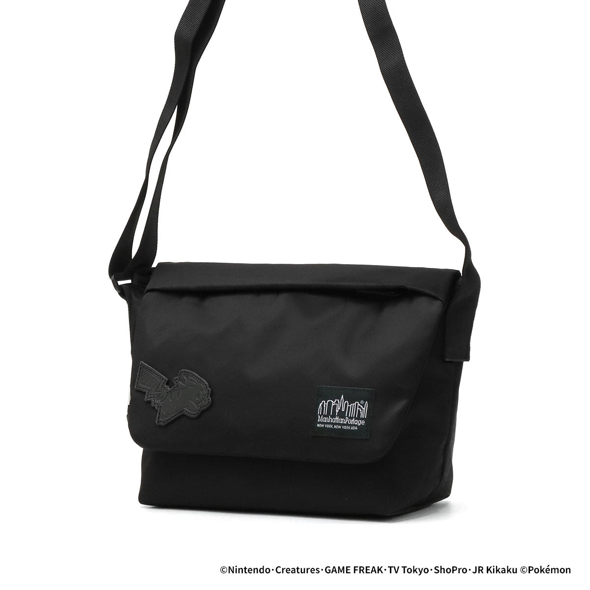 マンハッタンポーテージ ブラックレーベル Manhattan Portage/BLACK LABEL 日本正規品 メッセンジャーバッグ メンズ レディース 斜めがけ ブランド A5 IRVING MESSENGER BAG TWL POKEMON MP2600LTWLBLPKMN （Black） Black