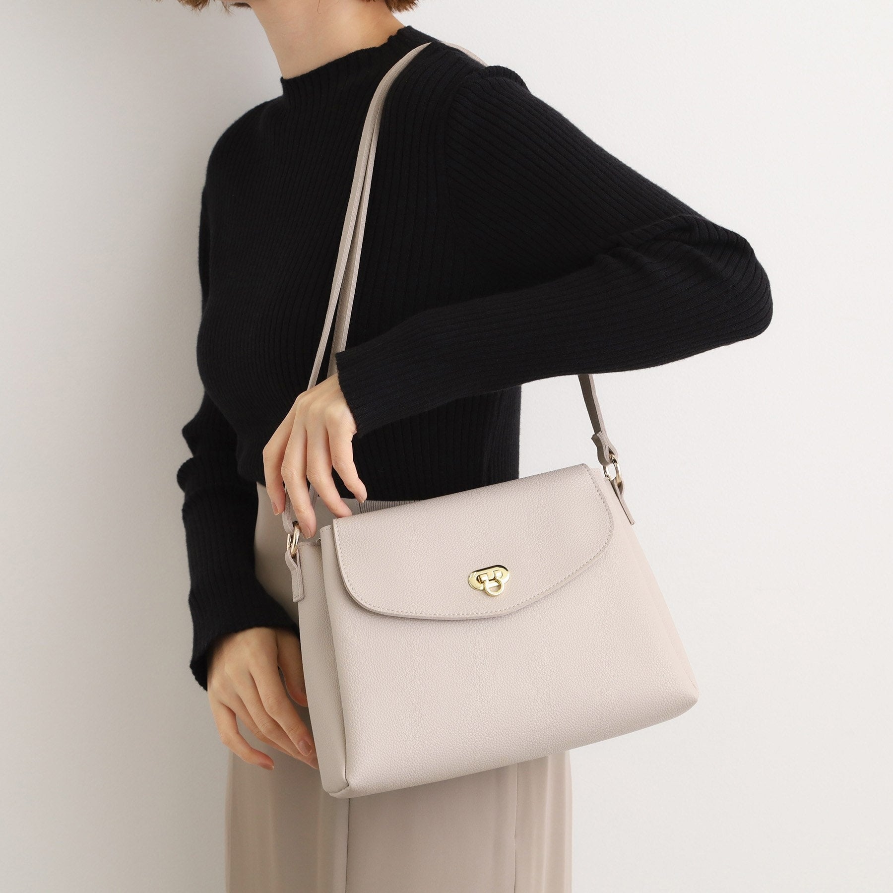 グローブ grove 人間工学フラップ3層ショルダー （ブラックシルバー(009)） ブラックシルバー(009)