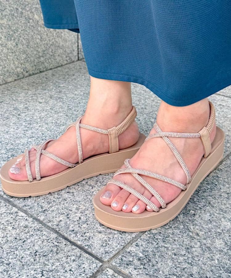 グローブ grove 【人間工学】ワンタッチラインストーンストラップ厚底サンダル （ホワイト(001)） ホワイト(001)