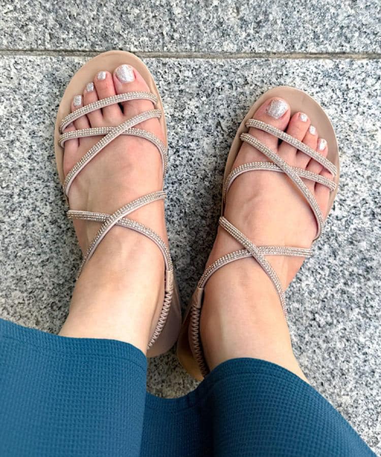 グローブ grove 【人間工学】ワンタッチラインストーンストラップ厚底サンダル （ホワイト(001)） ホワイト(001)