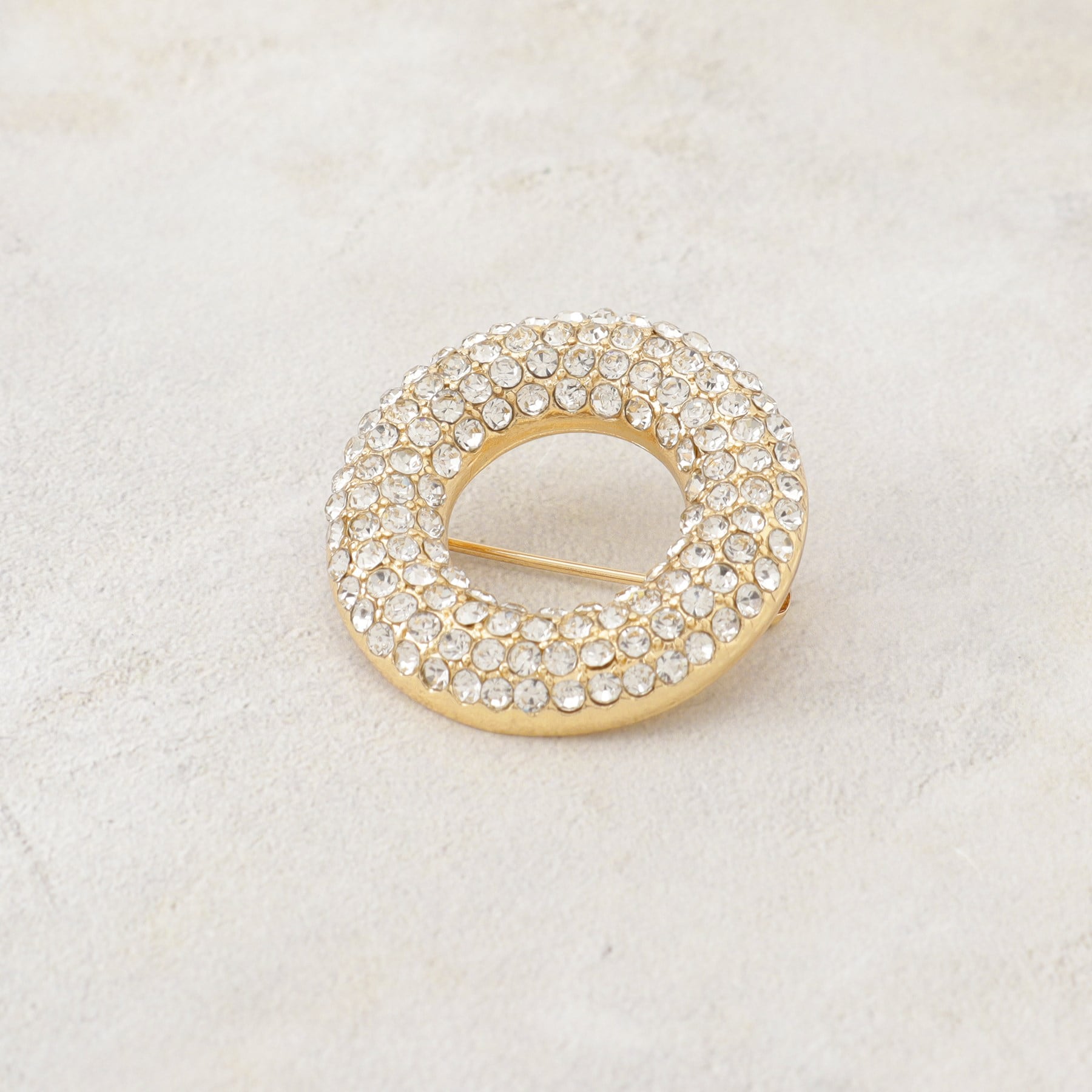 グローブ grove サークルビジューブローチ （ゴールド(007)） ゴールド(007)