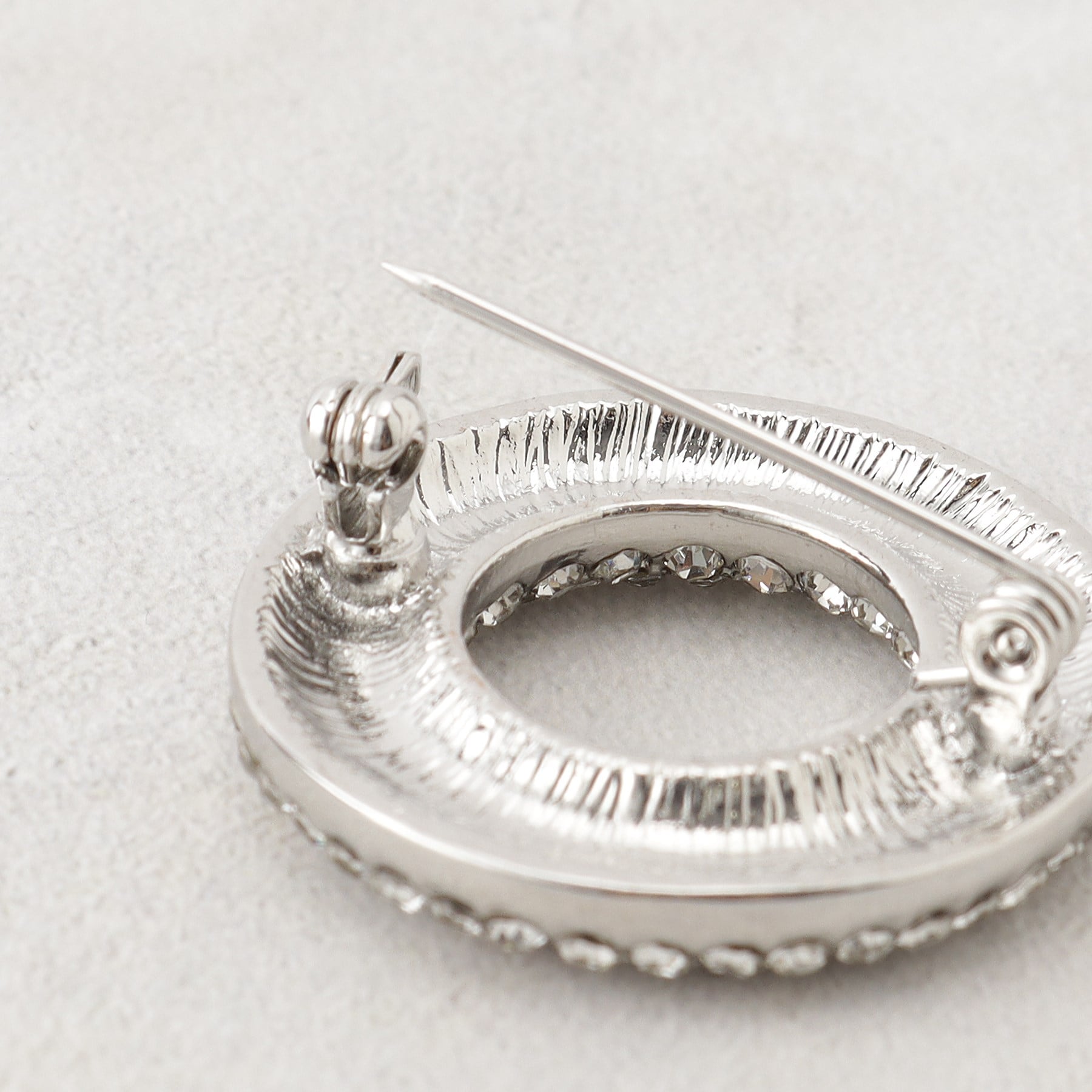 グローブ grove サークルビジューブローチ （ゴールド(007)） ゴールド(007)