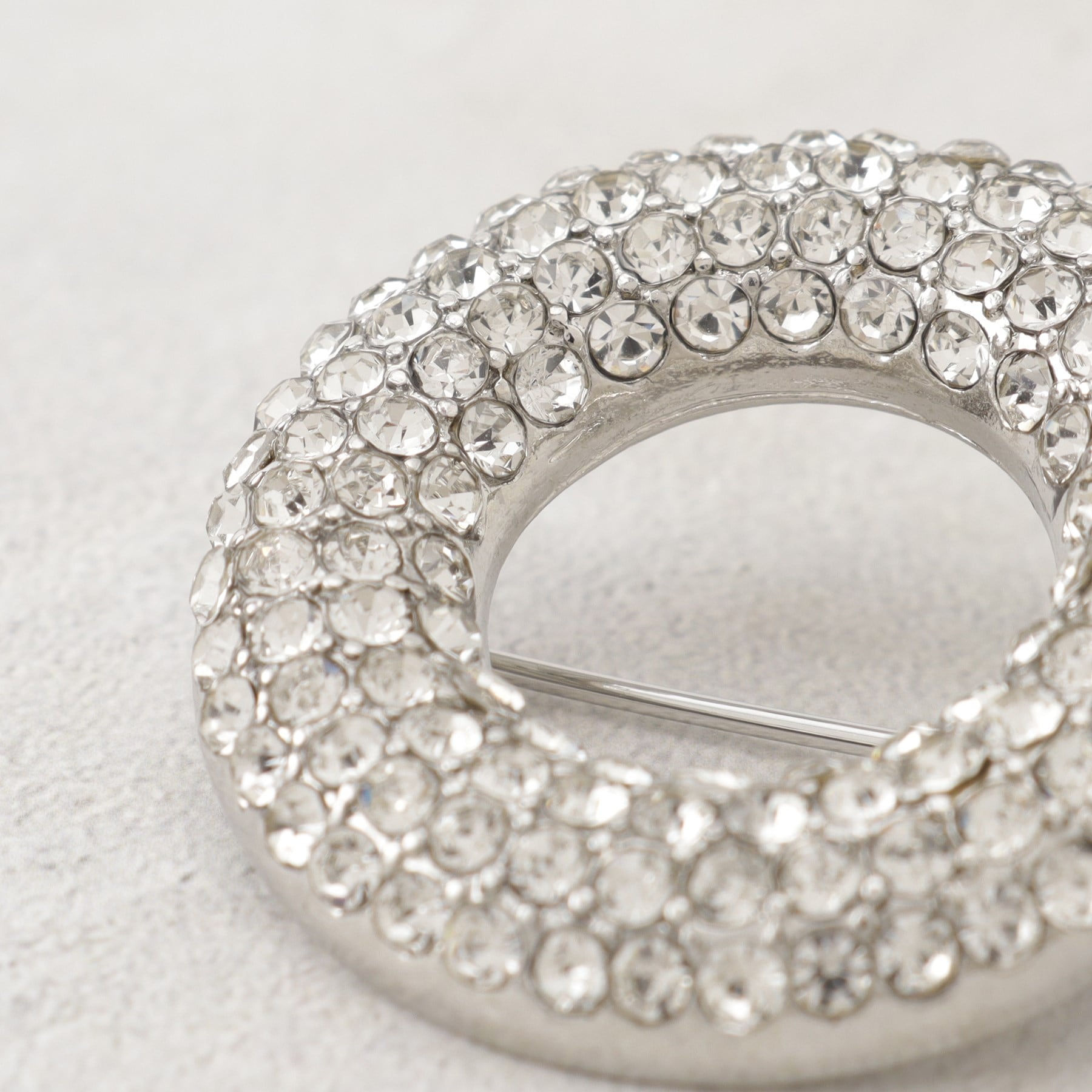 グローブ grove サークルビジューブローチ （ゴールド(007)） ゴールド(007)