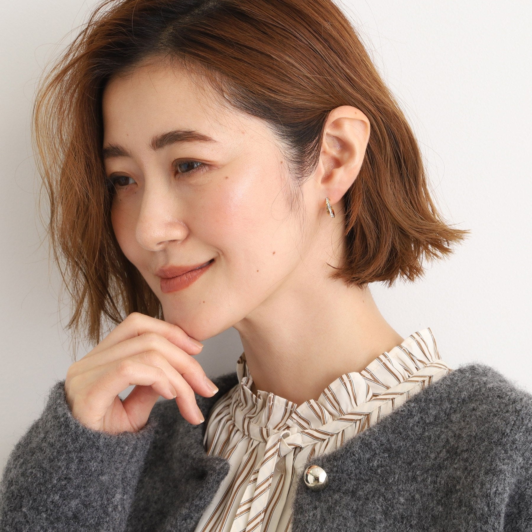 グローブ grove パール調ビジューフープデザインピアス （ゴールド(107)） ゴールド(107)