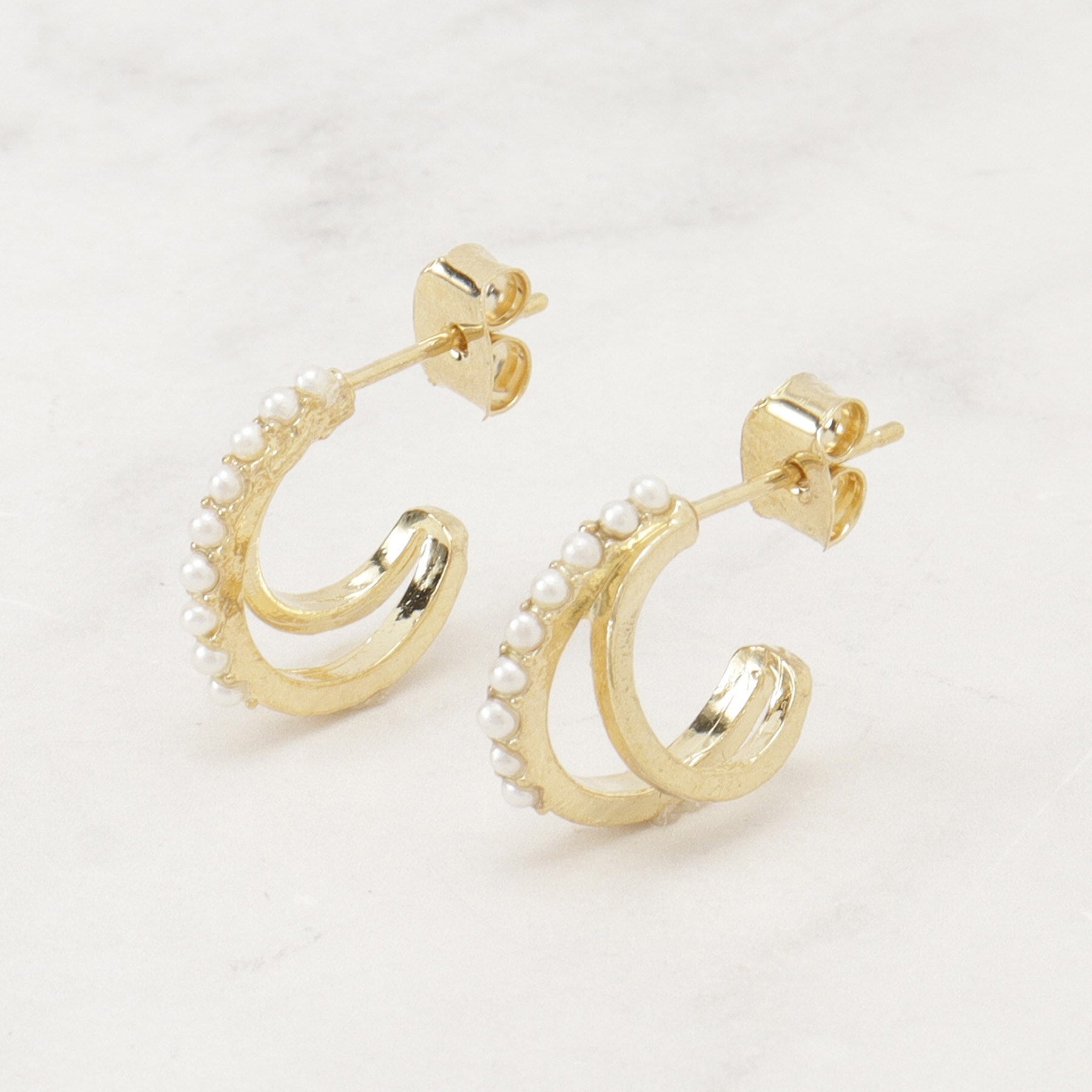 グローブ grove パール調ビジューフープデザインピアス （ゴールド(107)） ゴールド(107)