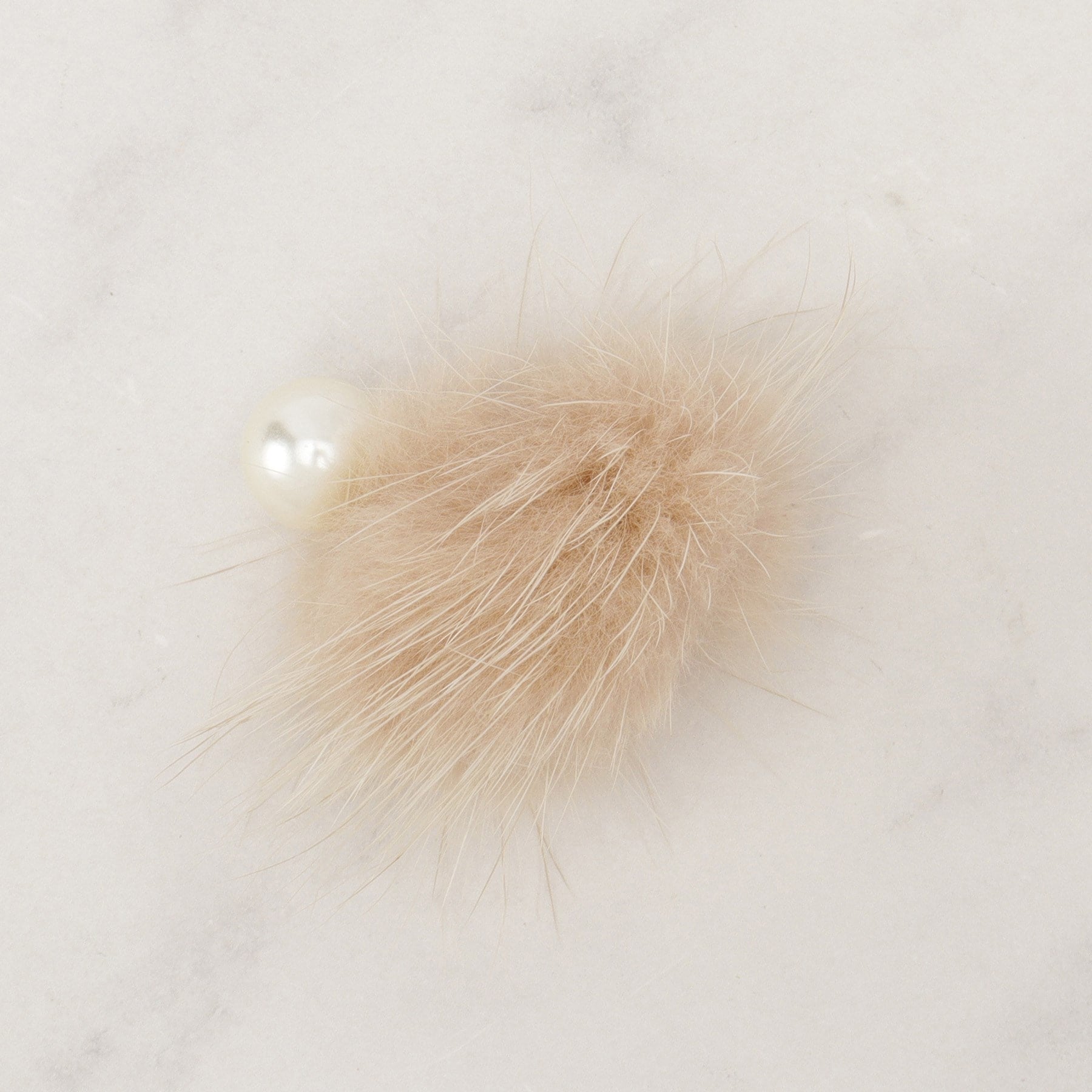 グローブ grove リバーシブルファーパール調ピアス （ホワイト(001)） ホワイト(001)