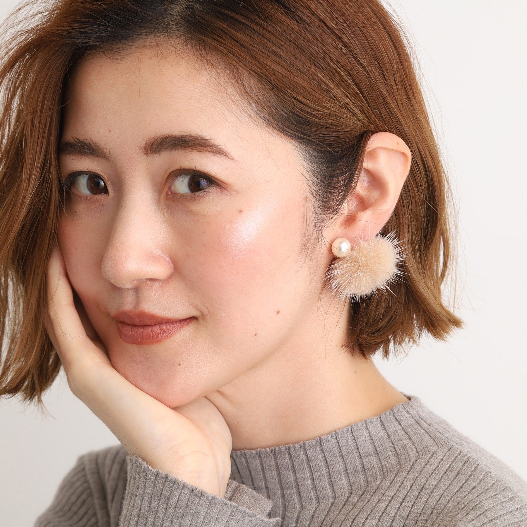 グローブ grove リバーシブルファーパール調ピアス （ホワイト(001)） ホワイト(001)