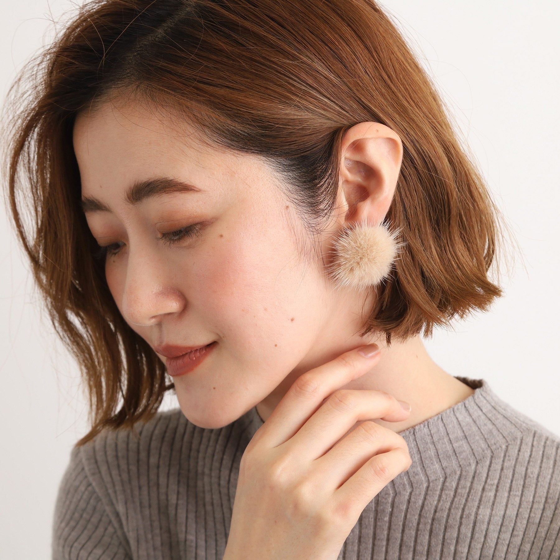 グローブ grove リバーシブルファーパール調ピアス （ホワイト(001)） ホワイト(001)