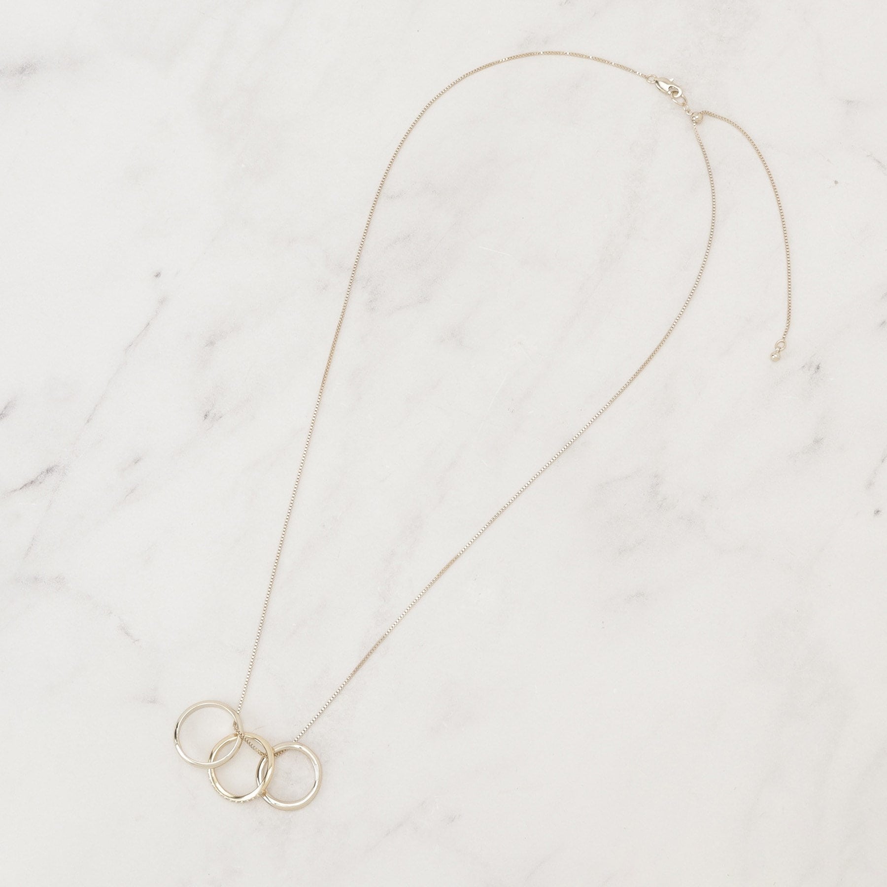 グローブ grove 3リングビジューネックレス （ピンクゴールド(005)） ピンクゴールド(005)