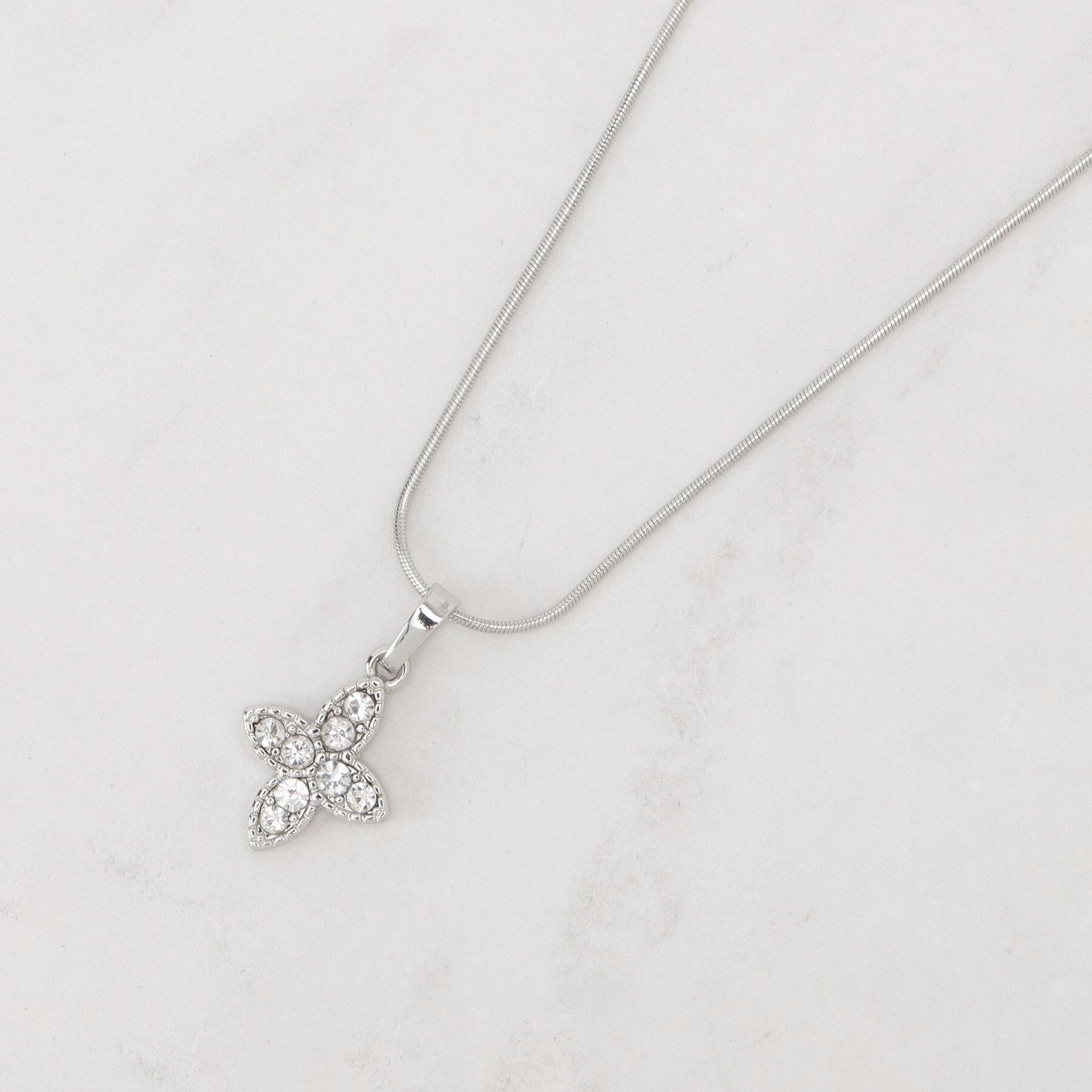 グローブ grove フラワーモチーフショートネックレス （シルバー(006)） シルバー(006)