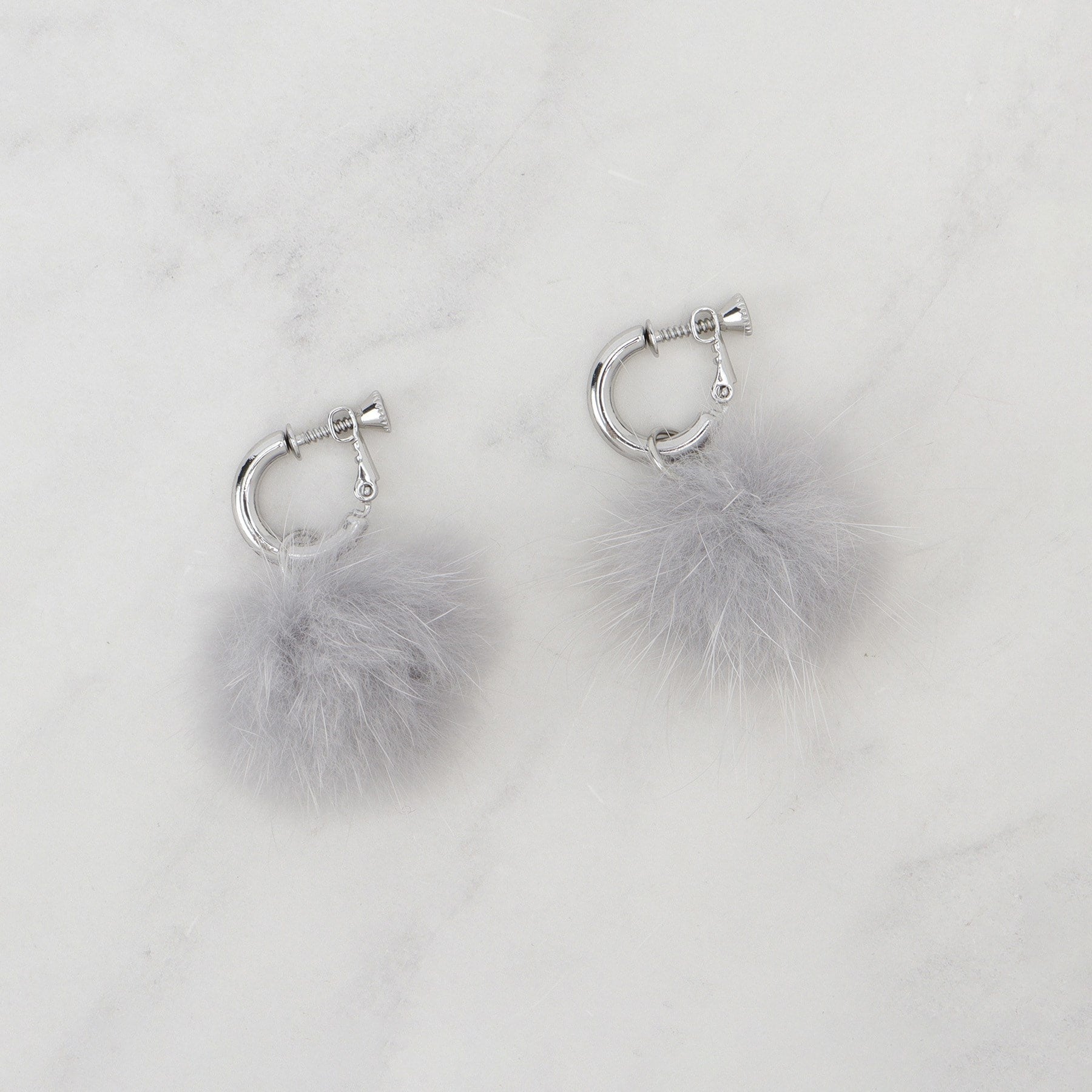 グローブ grove 【3WAY】ファービジューイヤリング （ライトグレー(011)） ライトグレー(011)