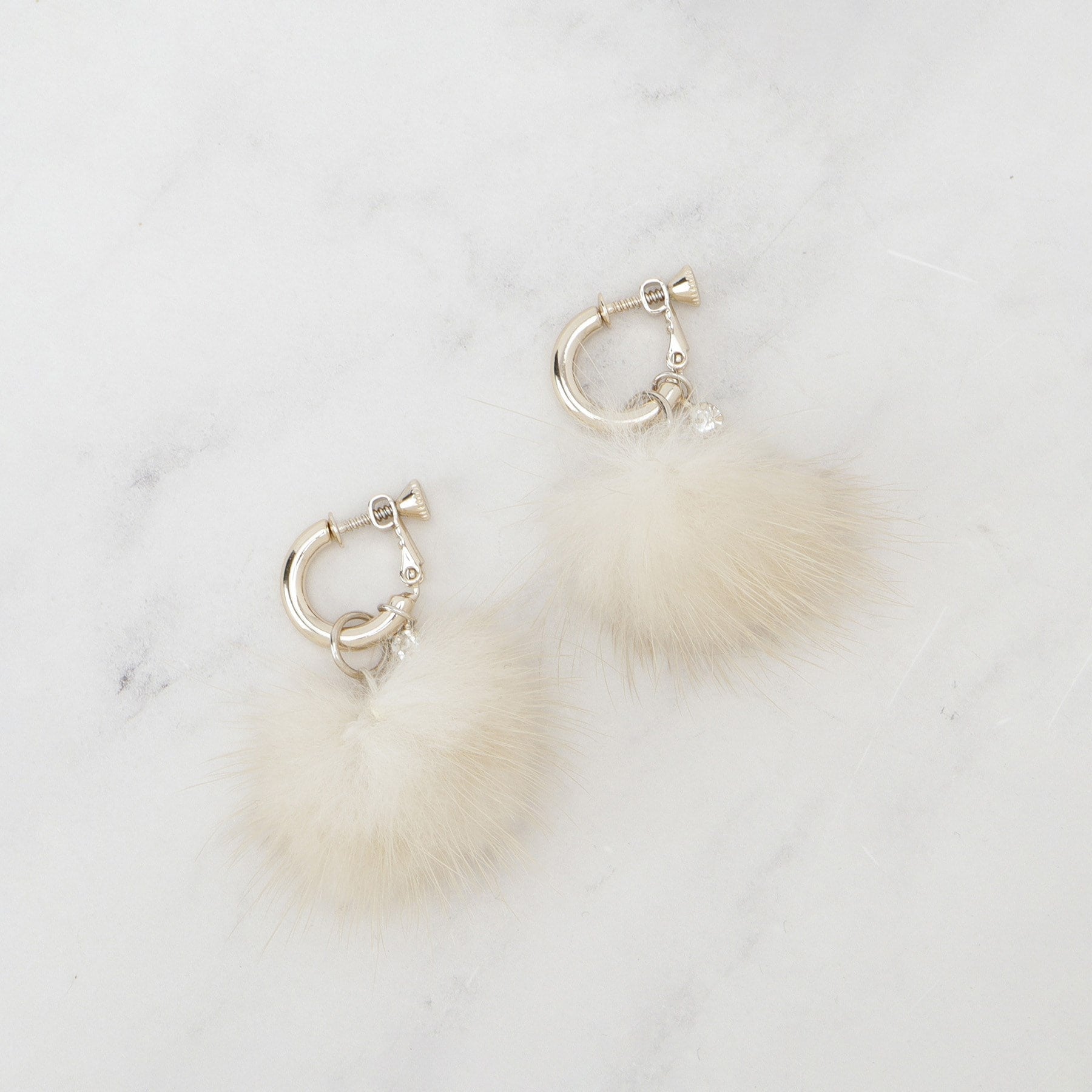 グローブ grove 【3WAY】ファービジューイヤリング （アイボリー(004)） アイボリー(004)