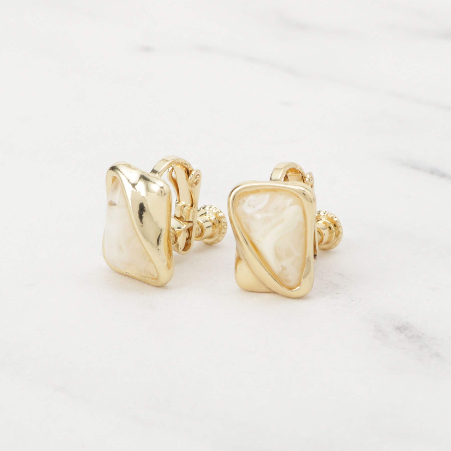 グローブ grove メタルコンビスクエアイヤリング （ライトベージュ(051)） ライトベージュ(051)