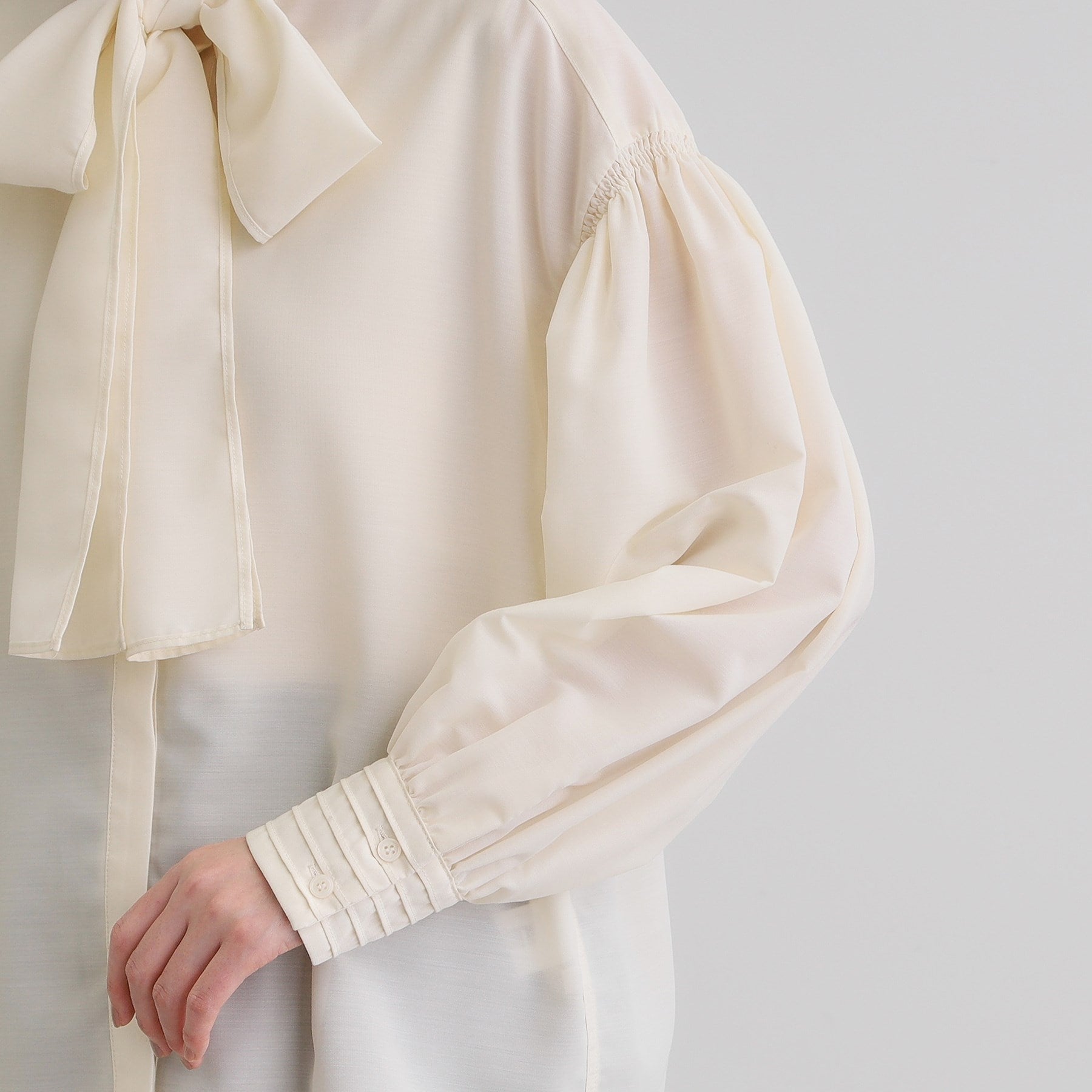 Grove grove 2WAY sheer bow tie blouse