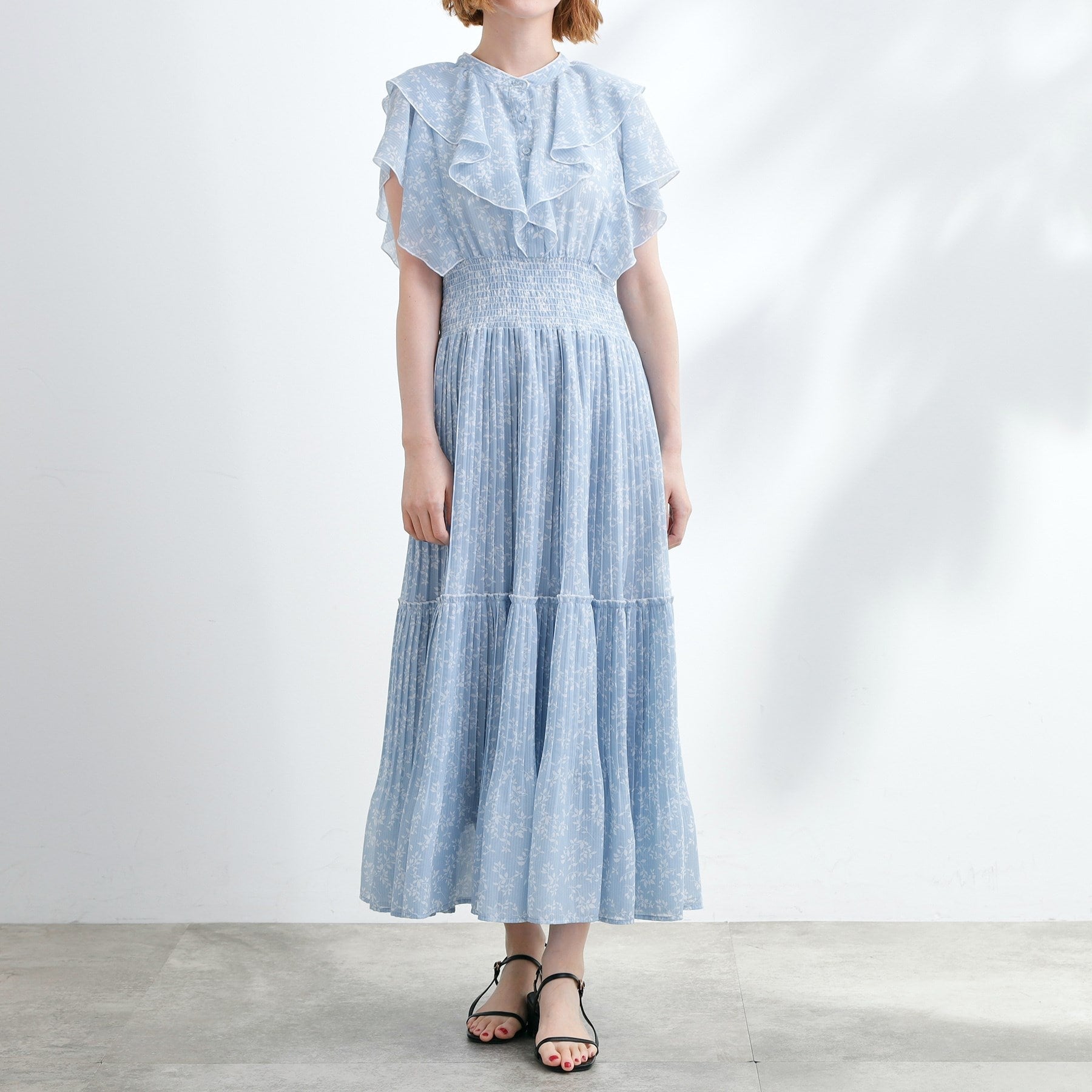 グローブ grove 夏の主役シフォンプリントプリーツワンピース （スミクロ(118)） スミクロ(118)