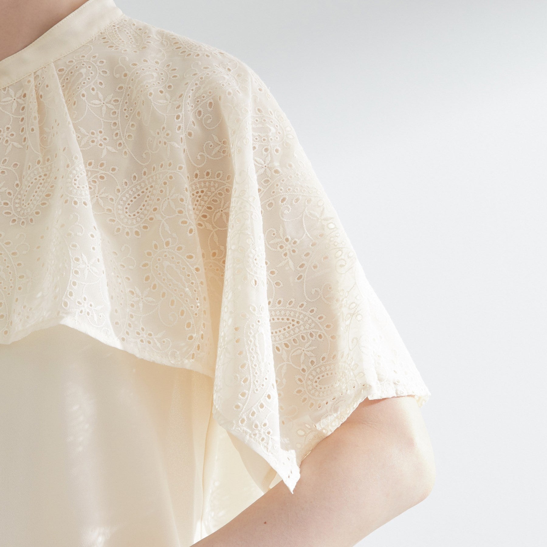 グローブ grove ペイズリー刺繍ケープブラウス （アイボリー(004)） アイボリー(004)