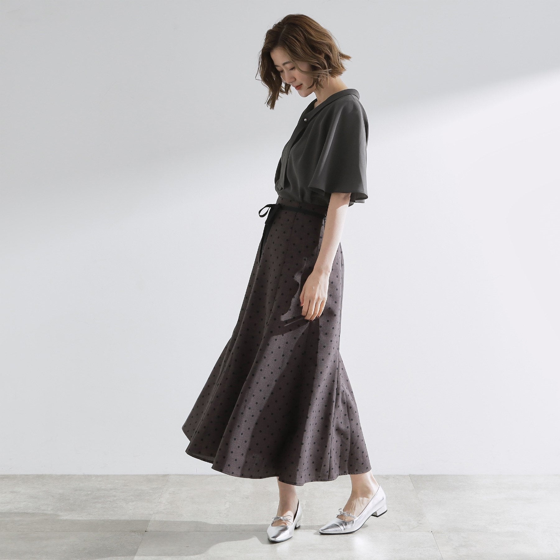 グローブ grove パール調ピン付ボウタイブラウス （スミクロ(018)） スミクロ(018)