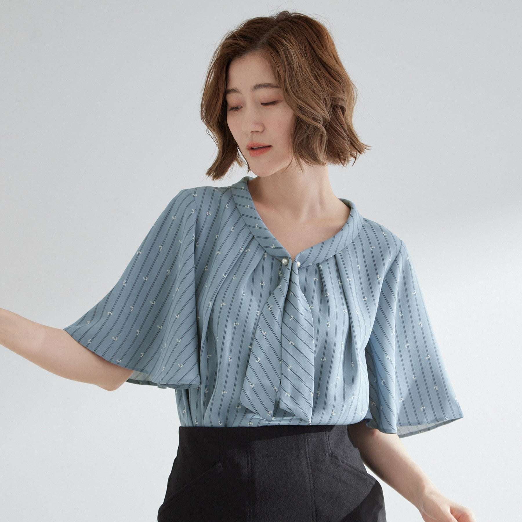 グローブ grove パール調ピン付ボウタイブラウス （スミクロ(018)） スミクロ(018)