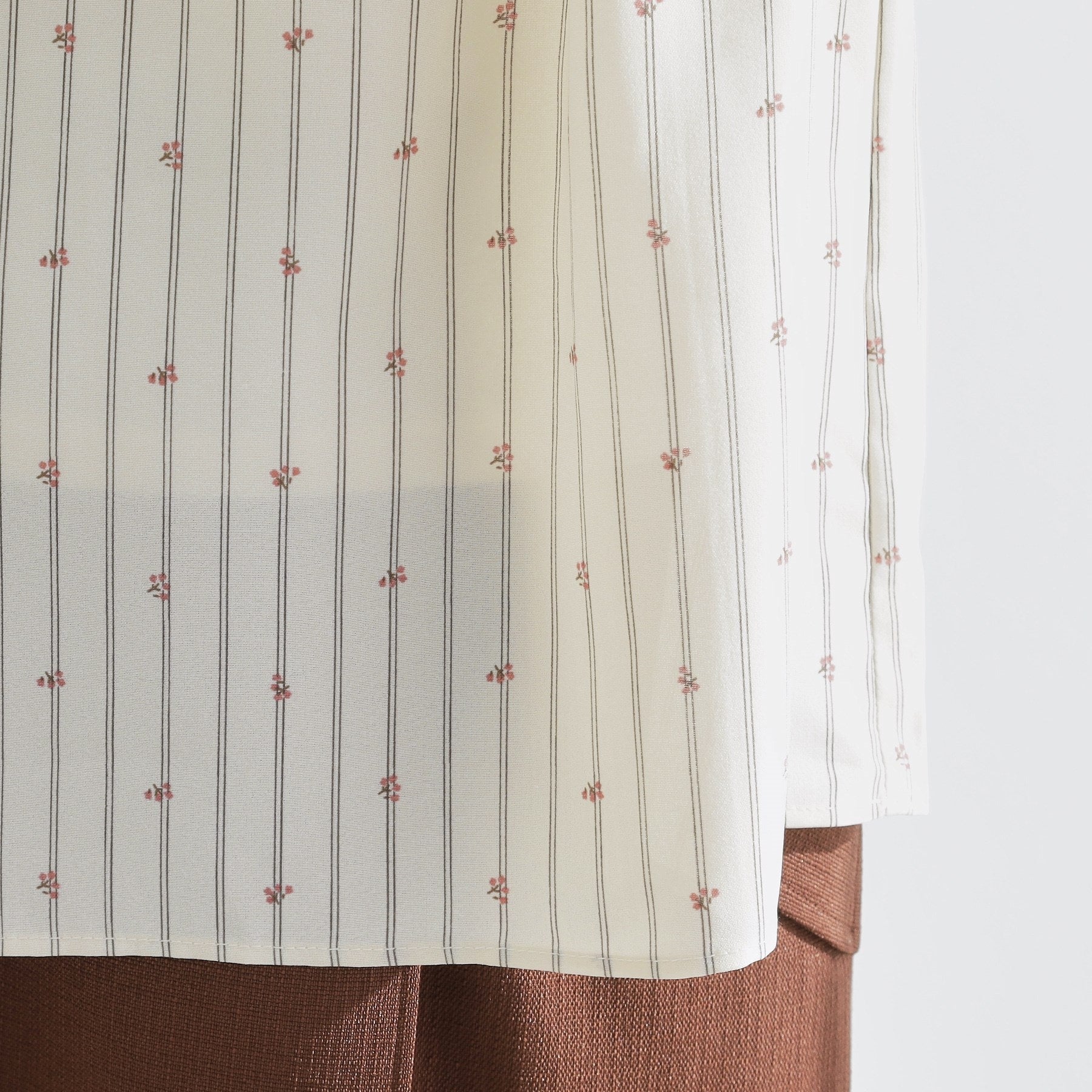 グローブ grove パール調ピン付ボウタイブラウス （スミクロ(018)） スミクロ(018)