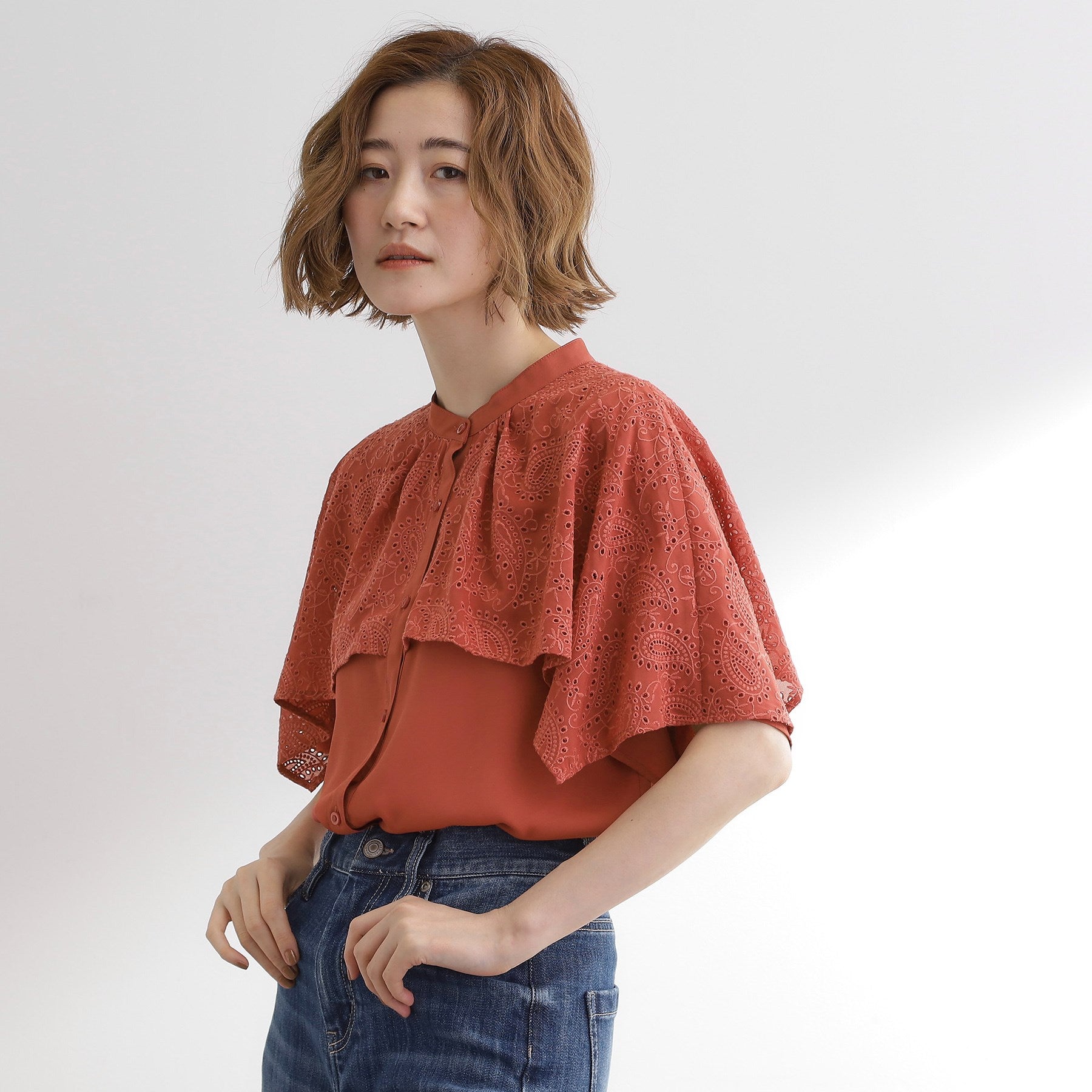 グローブ grove ペイズリー刺繍ケープブラウス （ボルドー(064)） ボルドー(064)
