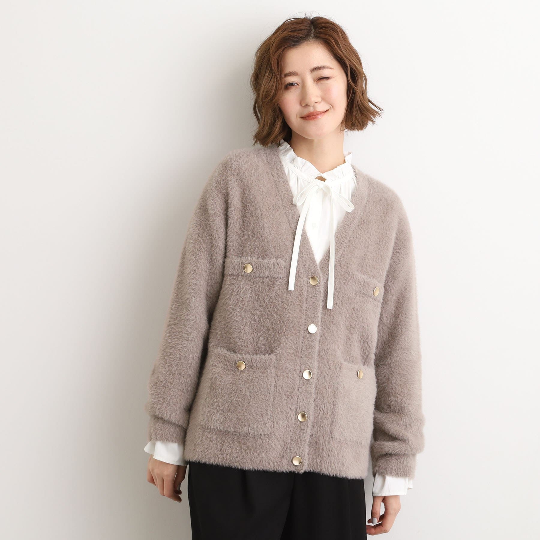 グローブ grove 軽やかフェザーで魅せる、クラシカルな主役カーディガン （グレージュ(050)） グレージュ(050)