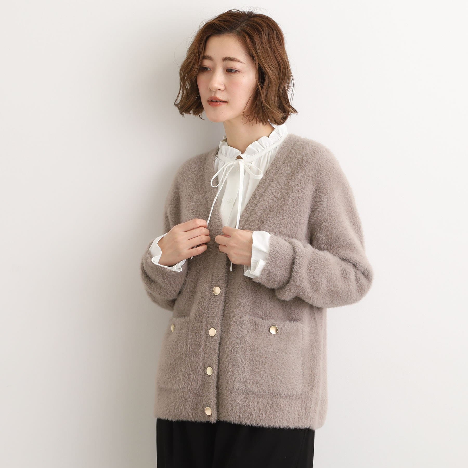 グローブ grove 軽やかフェザーで魅せる、クラシカルな主役カーディガン （グレージュ(050)） グレージュ(050)