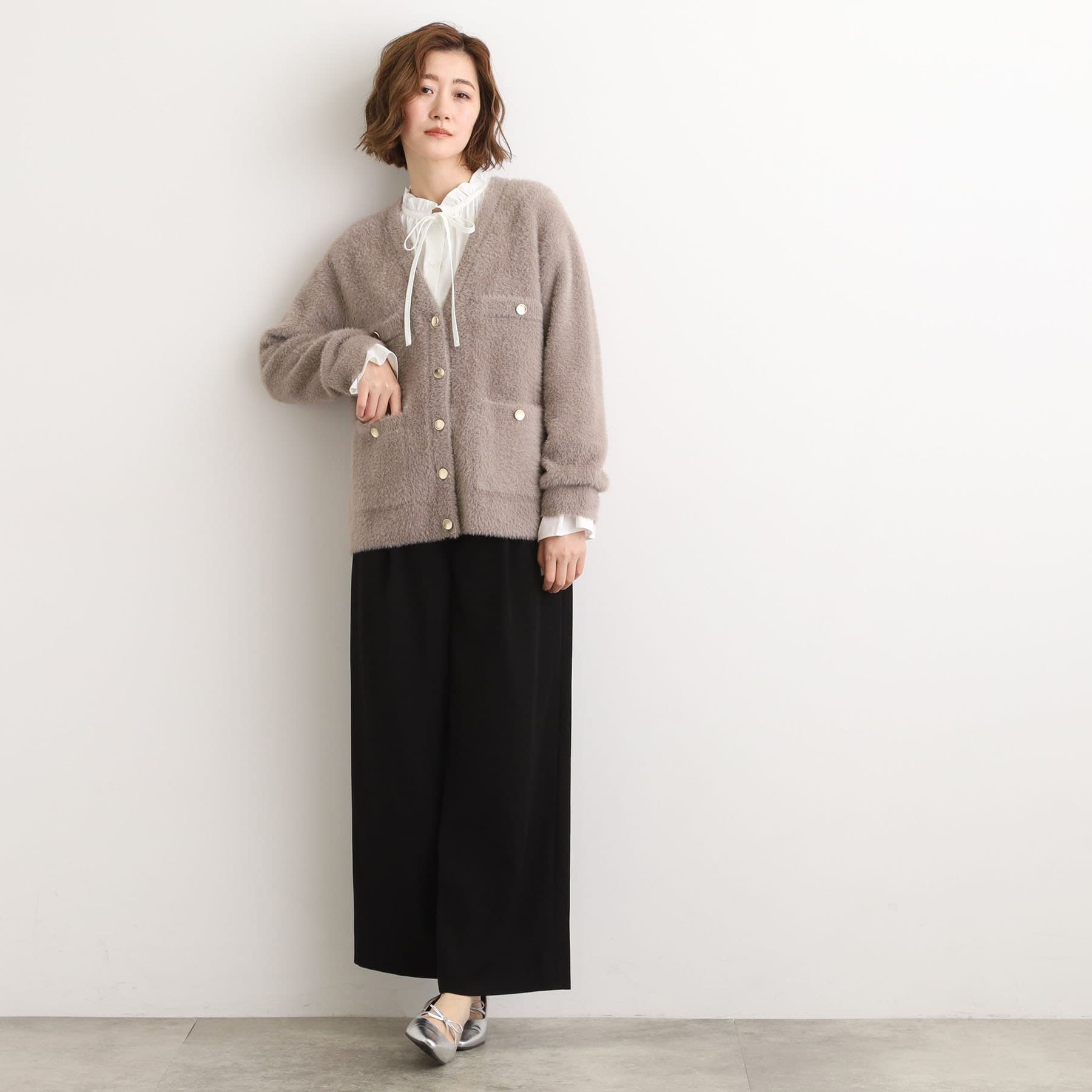 グローブ grove 軽やかフェザーで魅せる、クラシカルな主役カーディガン （グレージュ(050)） グレージュ(050)