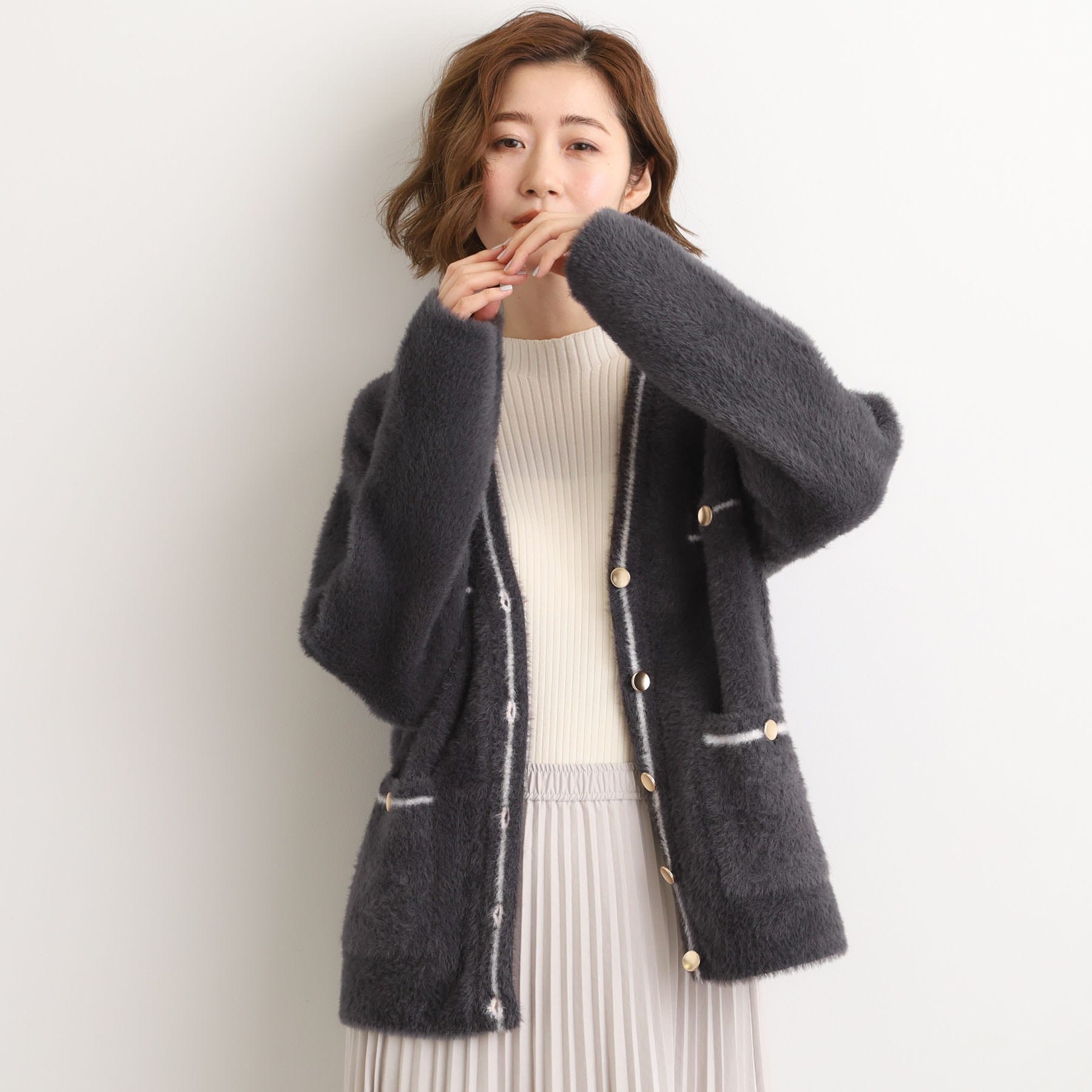 グローブ grove 軽やかフェザーで魅せる、クラシカルな主役カーディガン （グレージュ(050)） グレージュ(050)