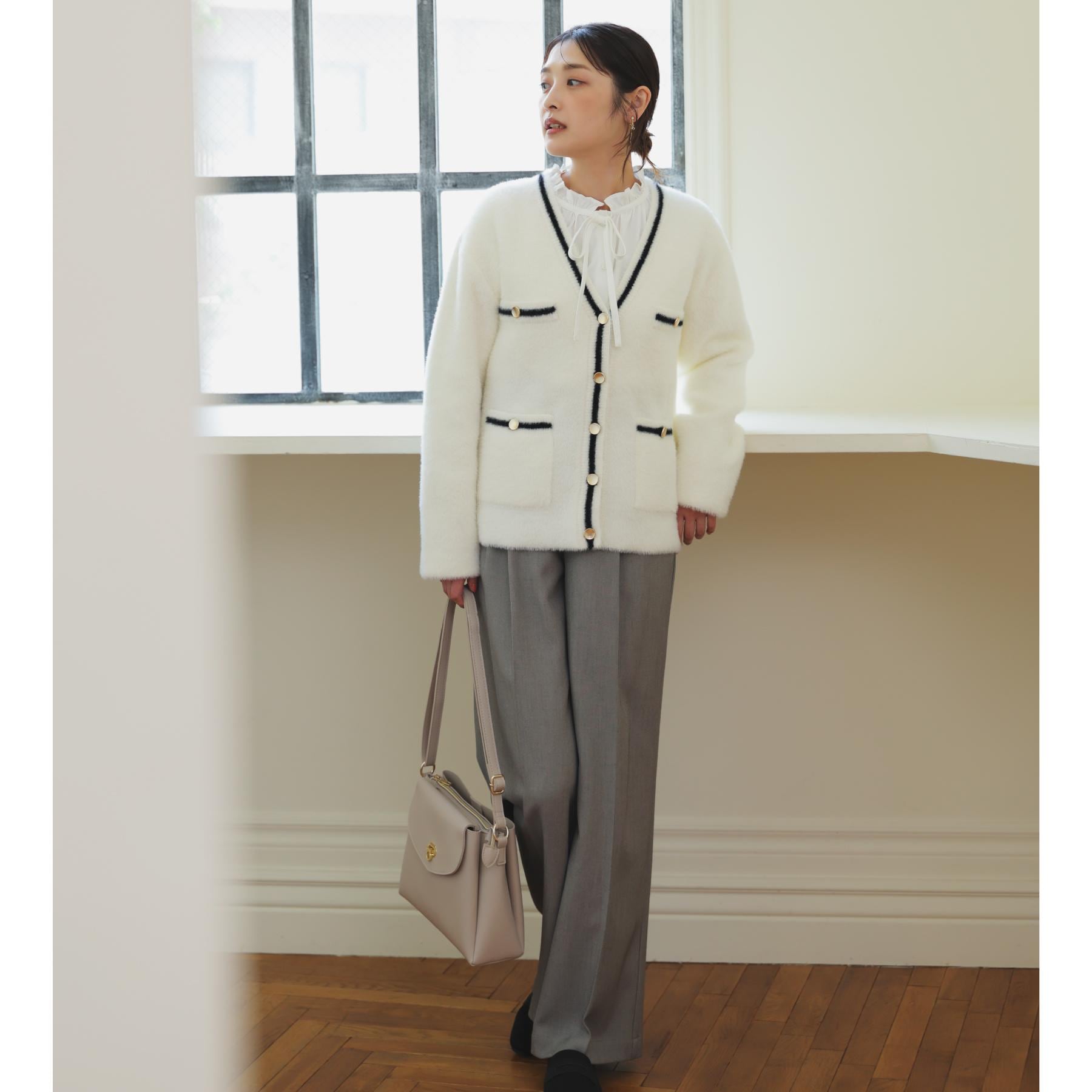 グローブ grove 軽やかフェザーで魅せる、クラシカルな主役カーディガン （グレージュ(050)） グレージュ(050)