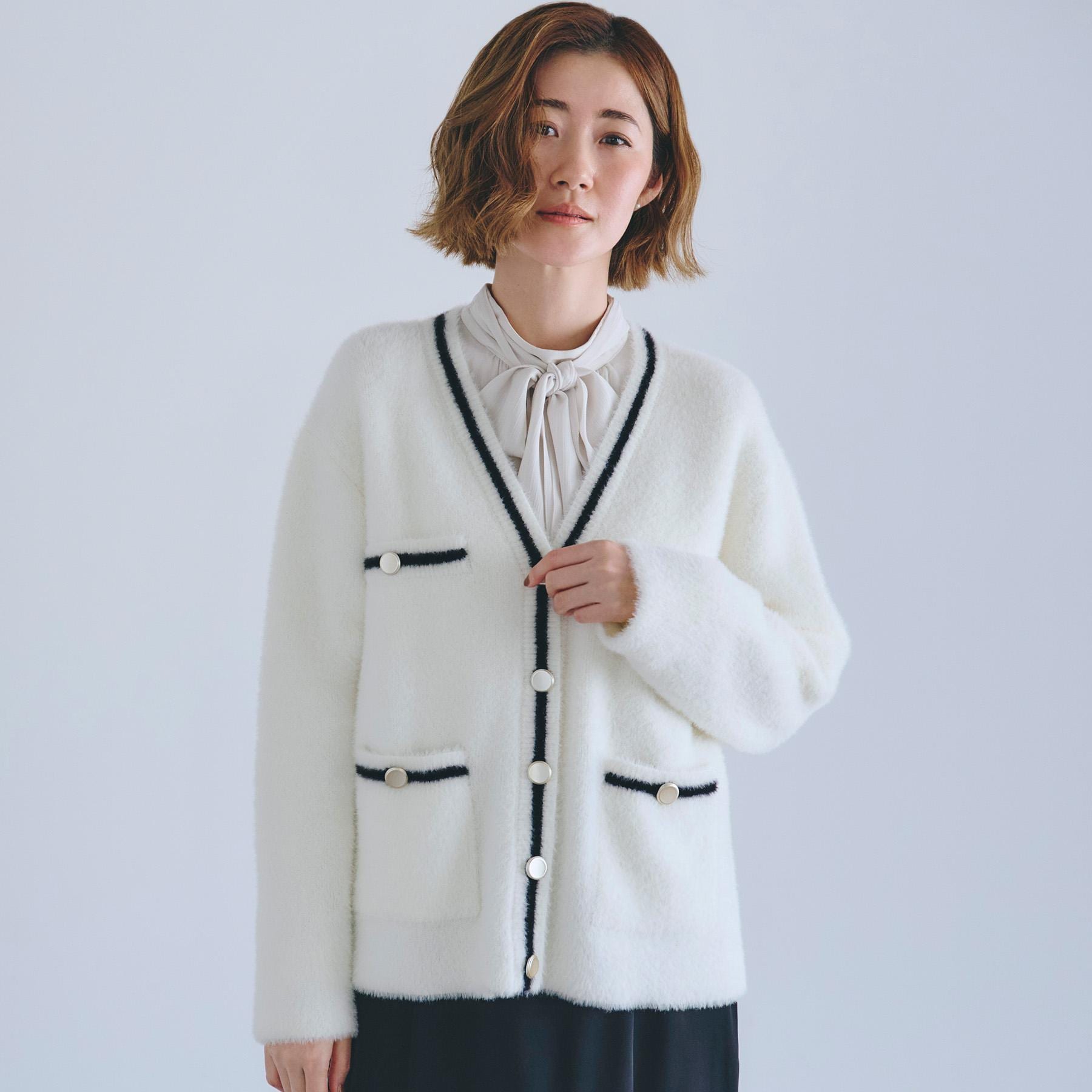 グローブ grove 軽やかフェザーで魅せる、クラシカルな主役カーディガン （オフ(504)） オフ(504)