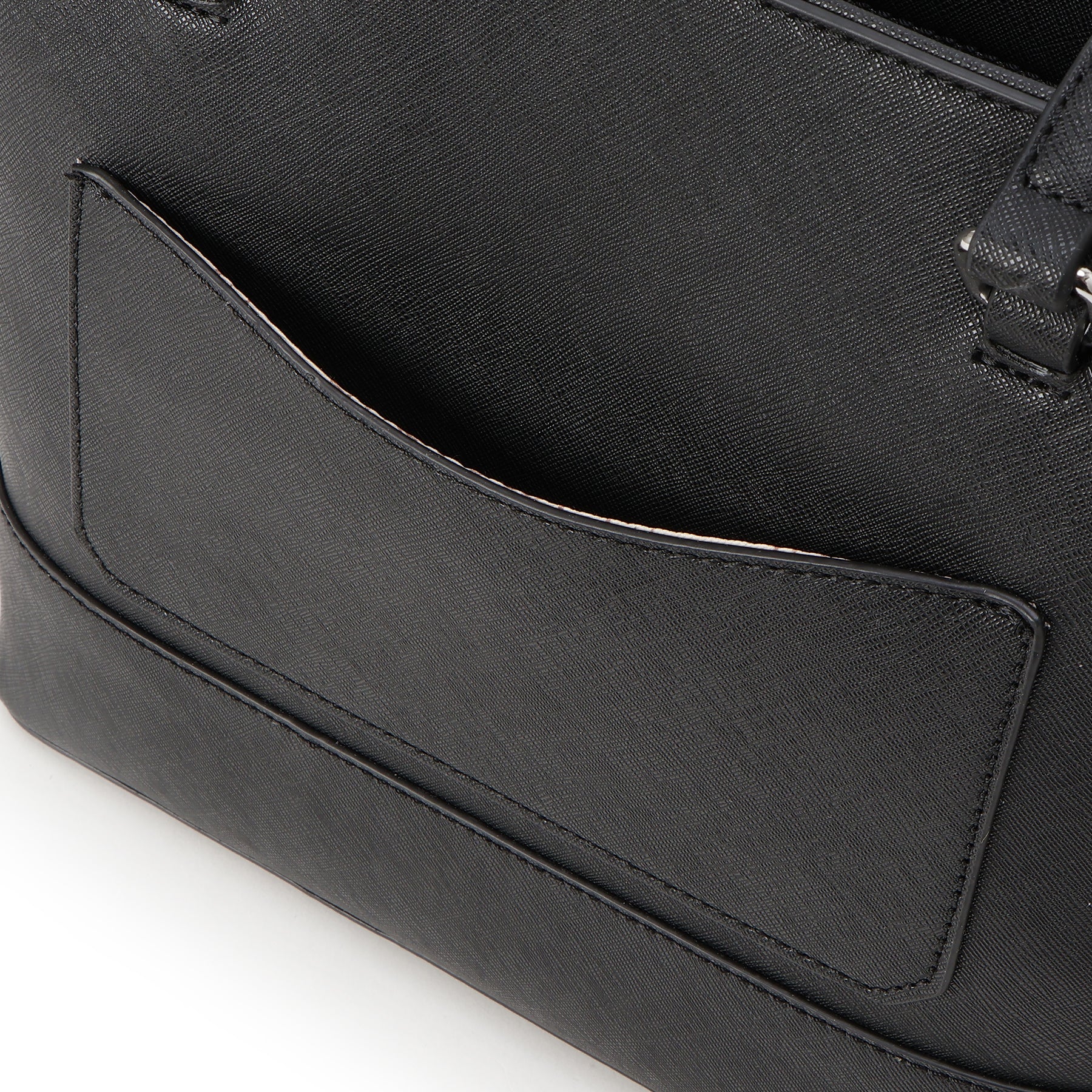 ゲス GUESS VIVIETTE Carryall （BLA） BLA