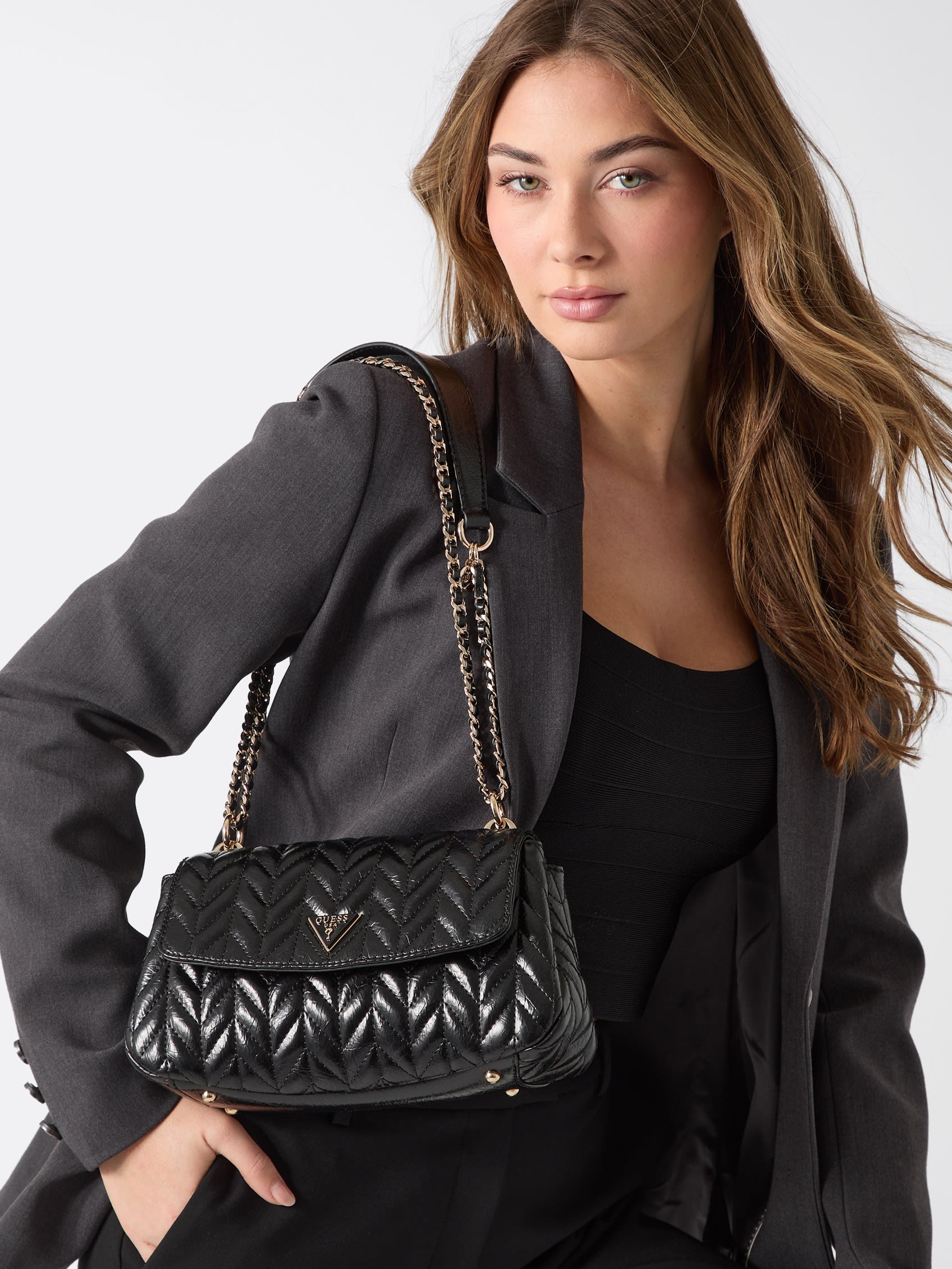 ゲス GUESS CHERYL Convertible Xbody Flap （BLA） BLA