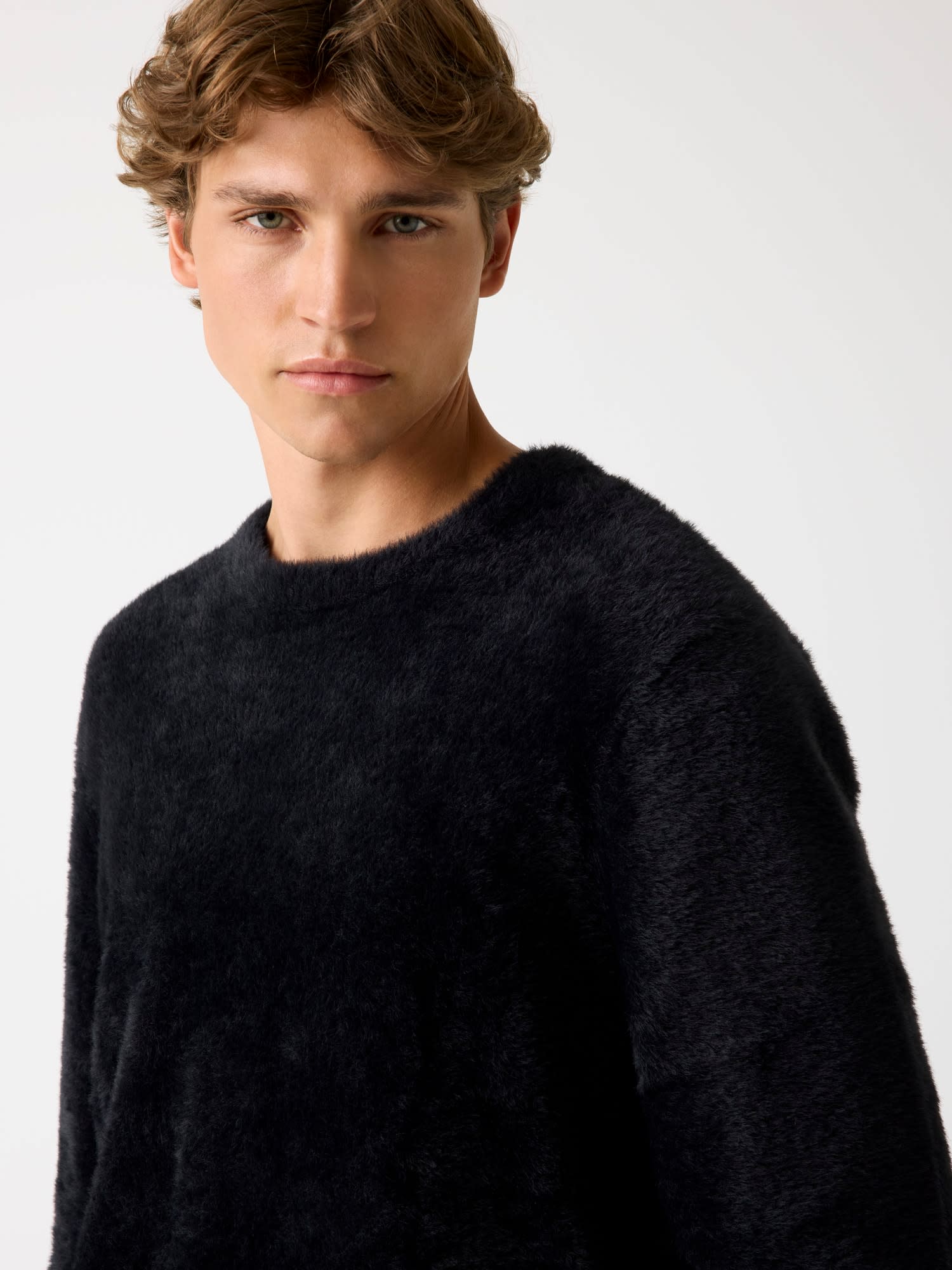 ゲス GUESS JOSIAH Crew Neck Furry Sweater （JBLK） JBLK