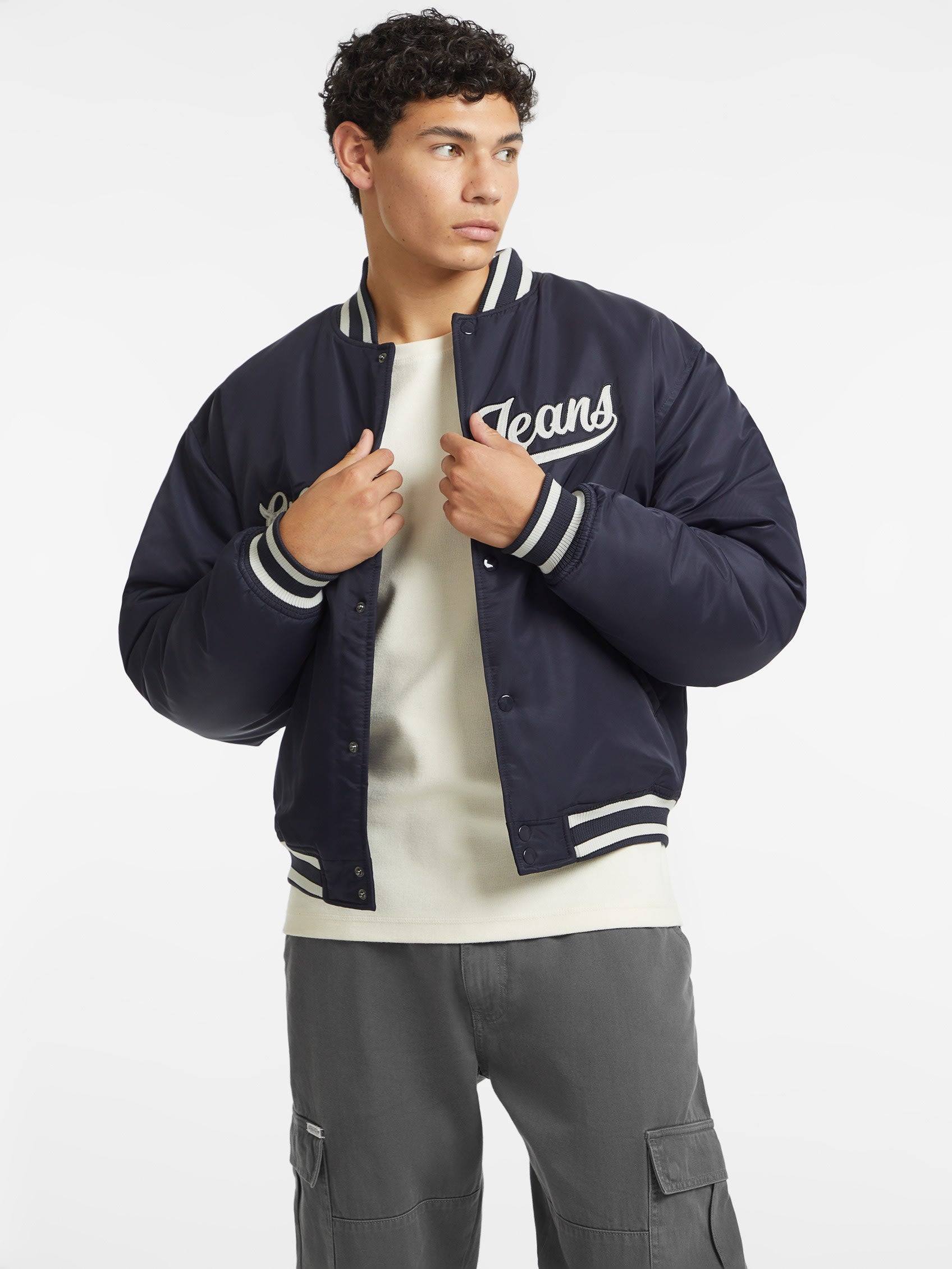 ゲス GUESS GUESS JEANS Bomber With Patch （A71W） A71W