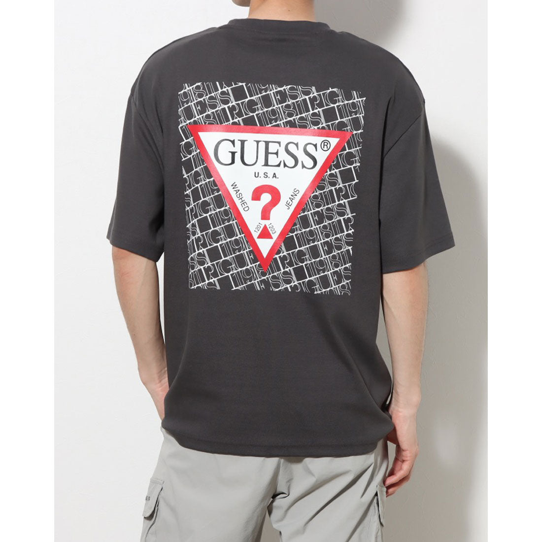 ゲス GUESS Triangle Logo Tee  ロゴTシャツ