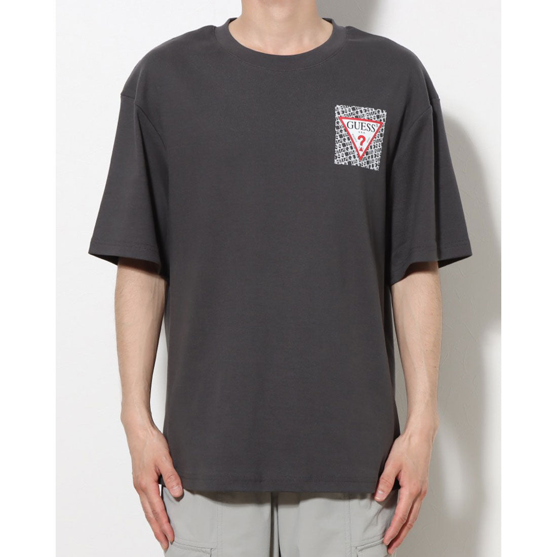 ゲス GUESS Triangle Logo Tee  ロゴTシャツ