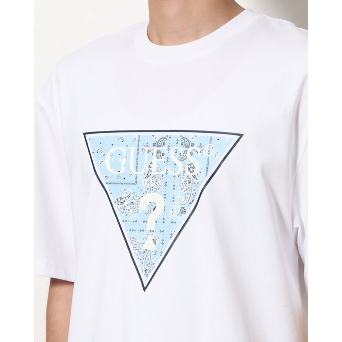 ゲス GUESS Paisley Triangle Tee  Tシャツ