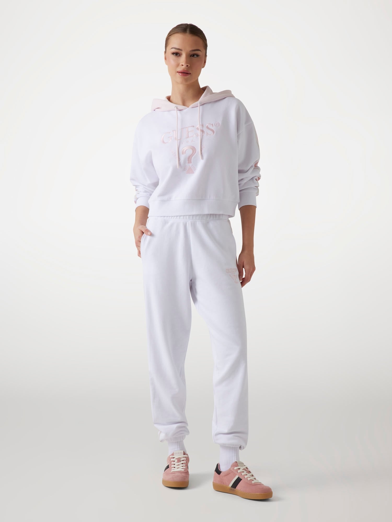 【ホワイト(G011)】GUESS パーカー (W)YARROW Hoodie Sweatshirt Guess Yarrow Hoodie Sweatshirt