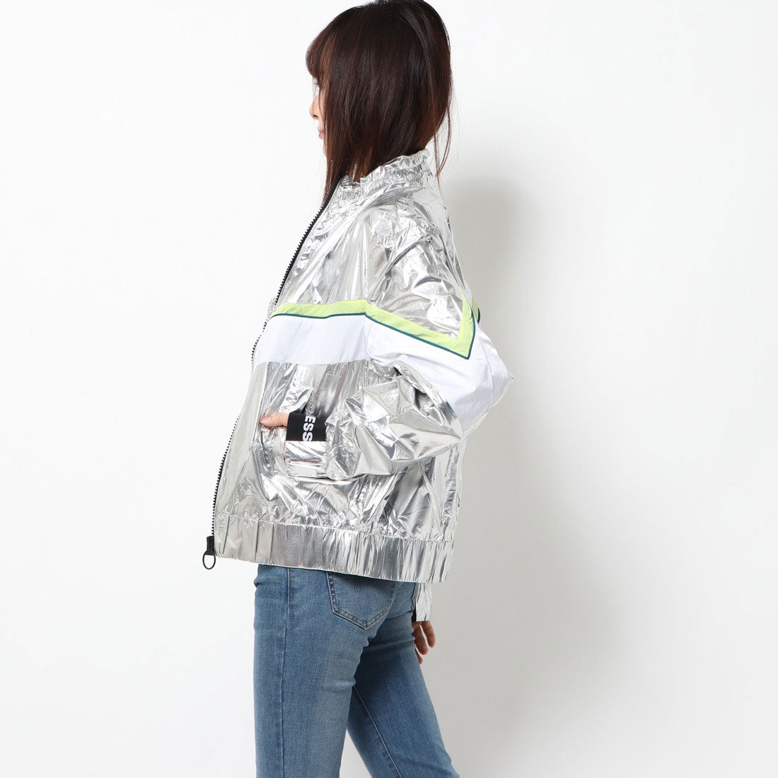 ゲス GUESS ANTHIA NYLON JACKET （SILVER） SILVER