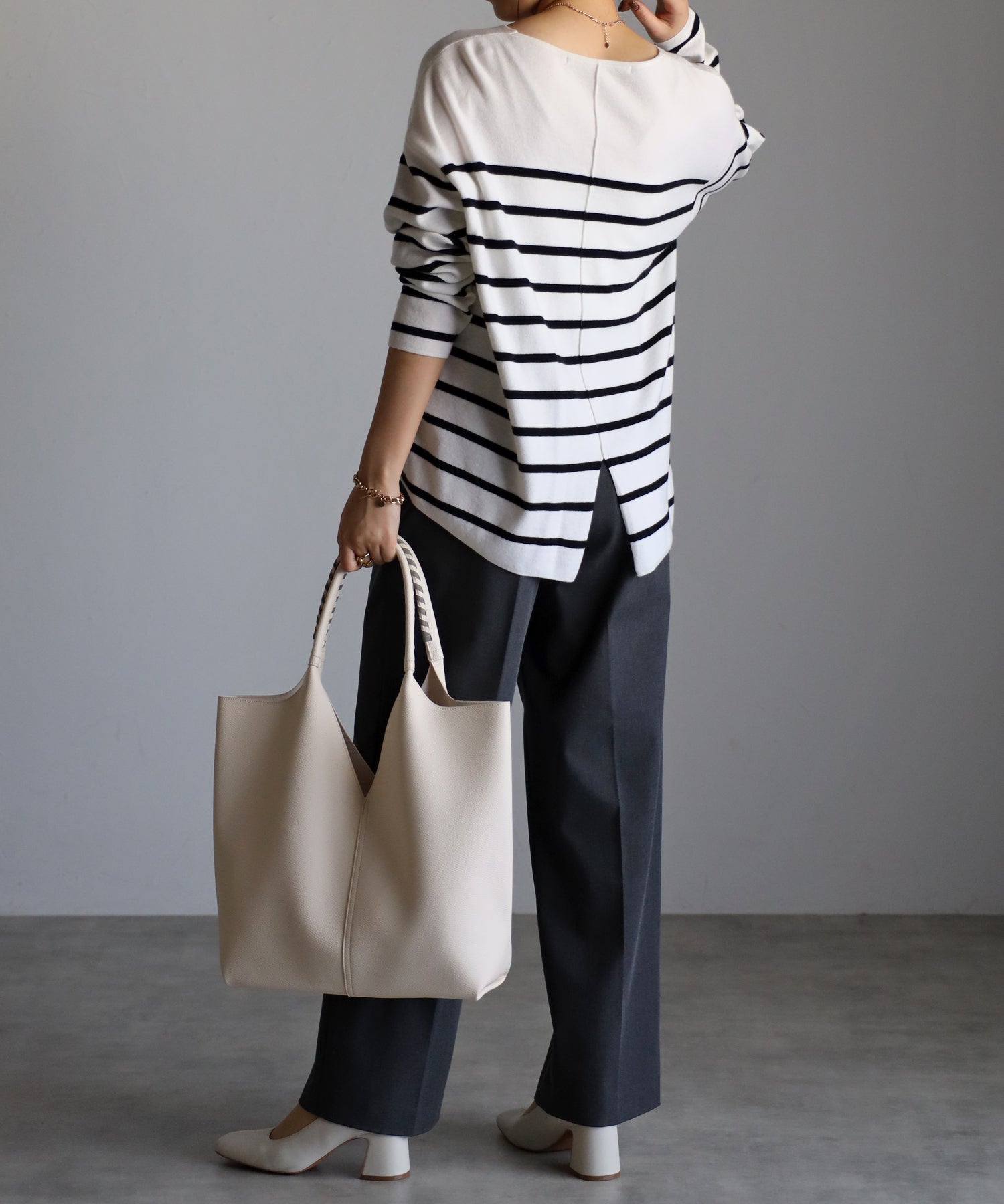 グッシオ GUSCIO センター切り替えVカットトートバッグ （IVORY） IVORY